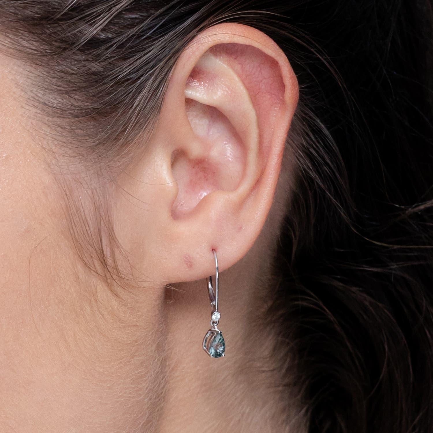 Moderno Orecchini a goccia con chiusura a leva in oro 14K con zaffiro Montana, pera naturale di Angara. in vendita