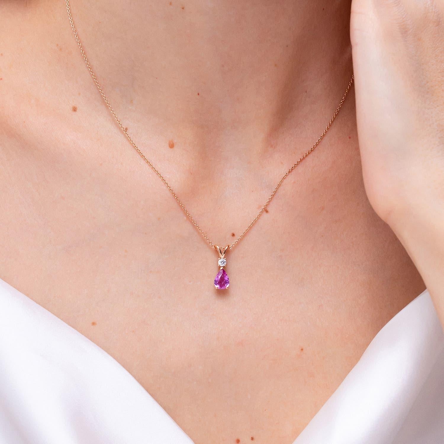 Taille poire Pendentif Angara en or massif 14k avec saphir rose naturel et diamant en vente