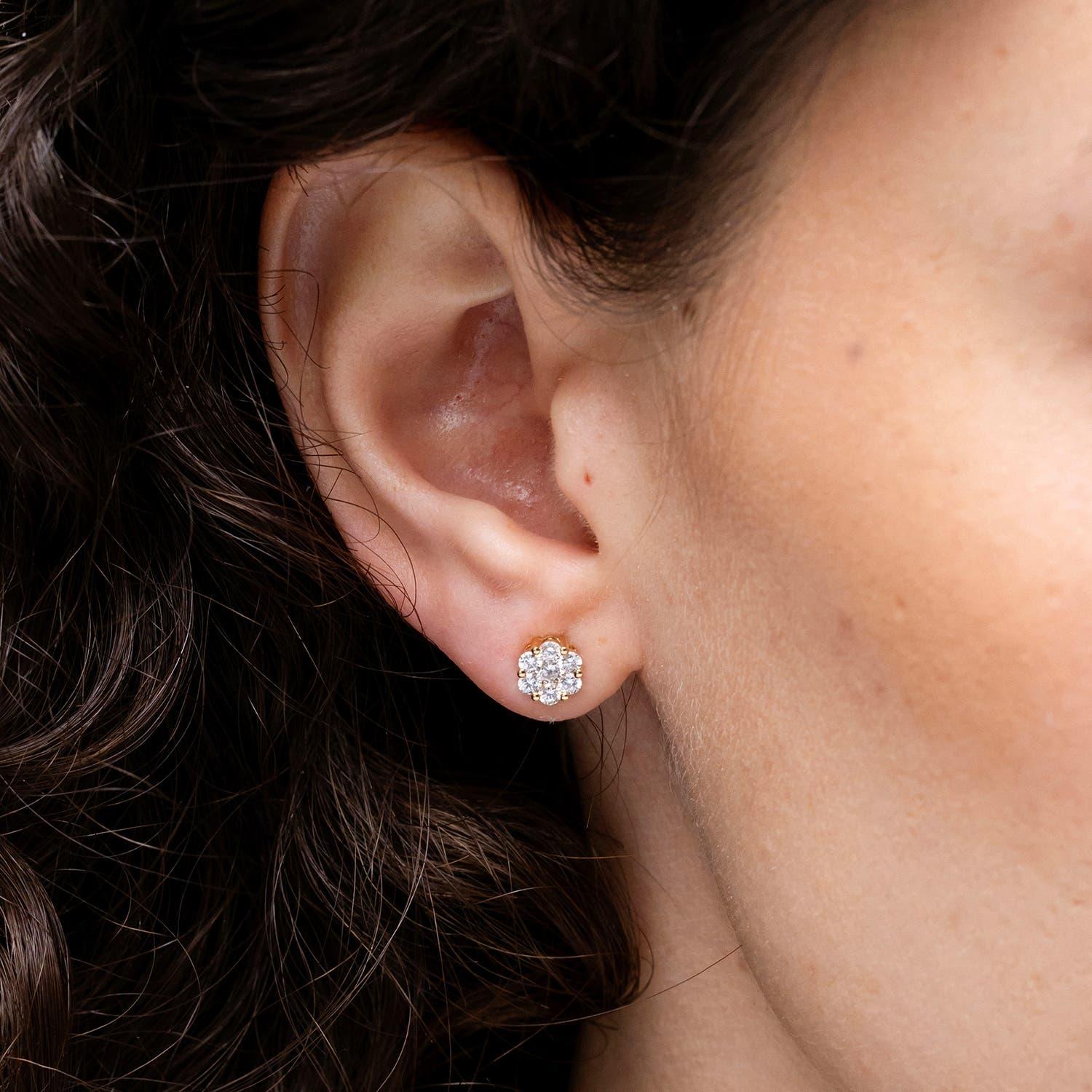 Moderne Boucles d'oreilles en or massif 14 carats avec diamants naturels sertis sous pression Angara en vente