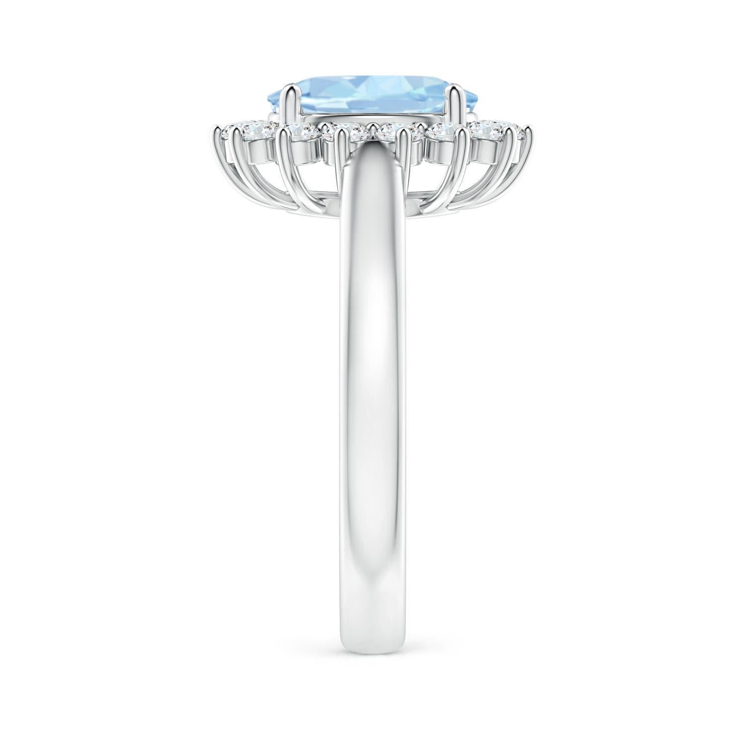 Taille ovale Bague en or massif 14K avec aigue-marine de 1,5 ct inspirée de la princesse Diana et de la nature Angara en vente