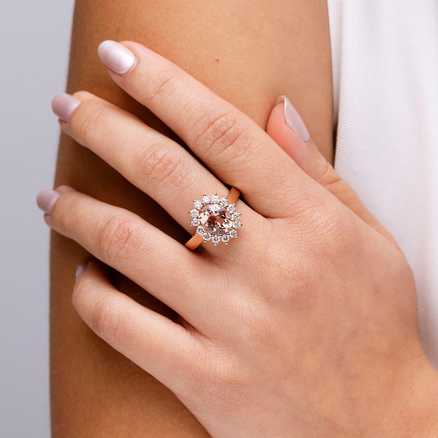 Angara natürlichen Prinzessin Diana inspiriert 2,5 ct Morganit Halo Ring in 14K Gold (Moderne) im Angebot