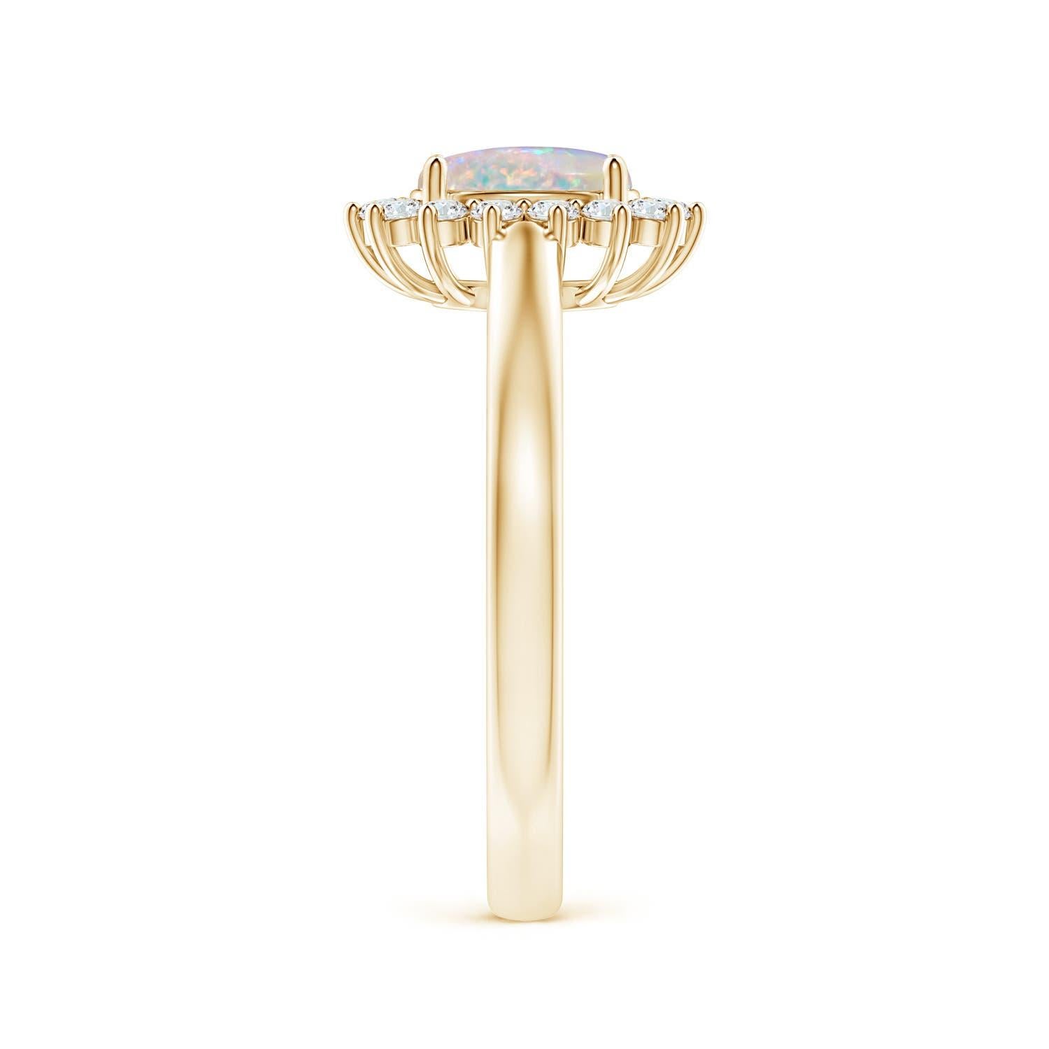 Angara Natürliche Prinzessin Diana inspiriert Opal Ring mit Diamant Halo in 14K Gold (Ovalschliff) im Angebot