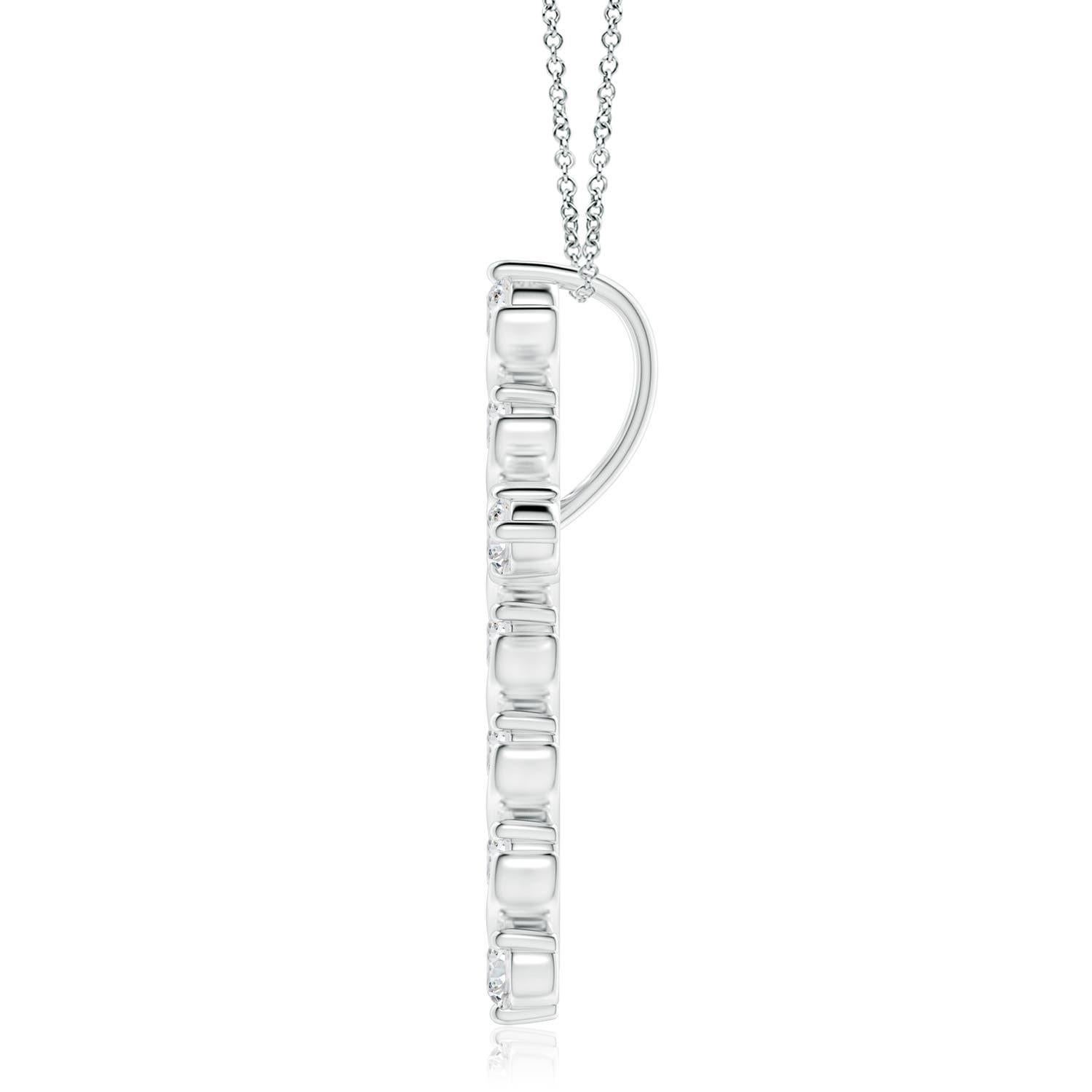 Mit einem Hauch von fließender Eleganz verströmt dieser Kreuzanhänger aus Platin femininen Charme. Die Brillanten sind in einer einzigartigen Zacken- und Spangenfassung inmitten wirbelartiger Details befestigt und sorgen für einen auffälligen