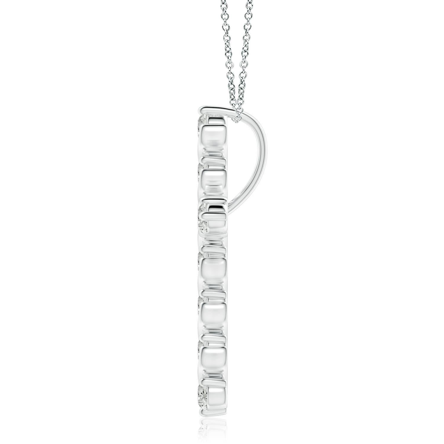 Mit einem Hauch von fließender Eleganz verströmt dieser Kreuzanhänger aus Platin femininen Charme. Die Brillanten sind in einer einzigartigen Zacken- und Spangenfassung inmitten wirbelartiger Details befestigt und sorgen für einen auffälligen