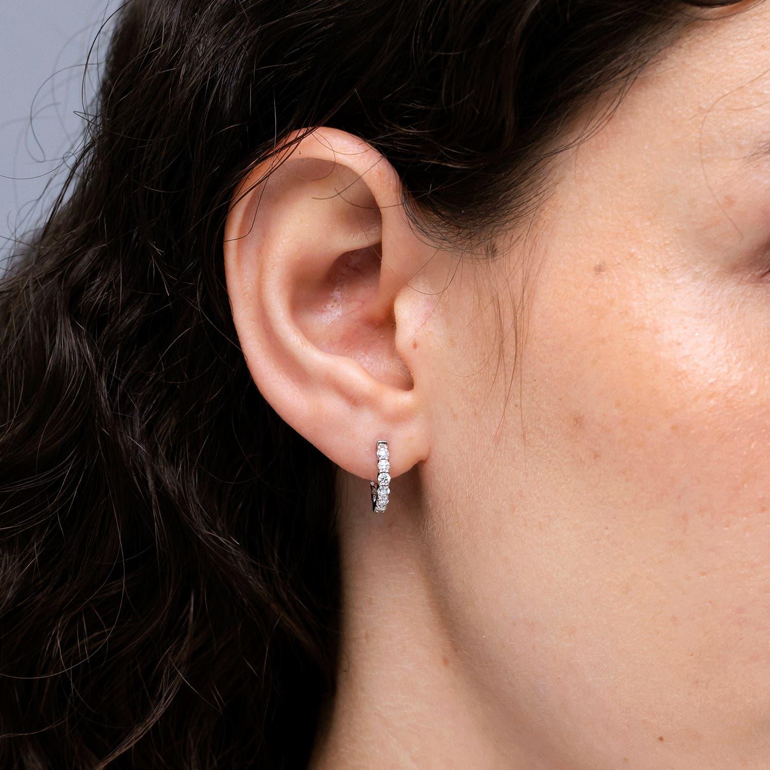 Moderne Angara - Boucles d'oreilles clips à charnière en or 14 carats avec diamant naturel de 1,66 ct serti clos en vente