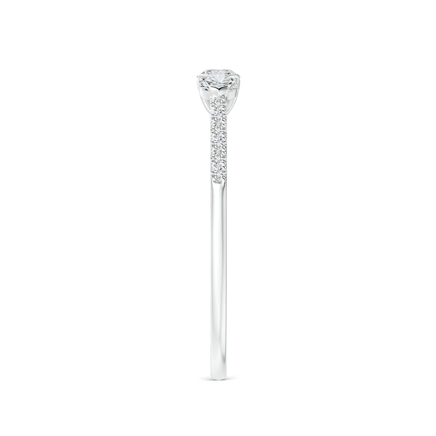 Angara Natural Prong-Set Diamant drei Stein Verlobungsring in 14K Solid Gold (Rundschliff) im Angebot