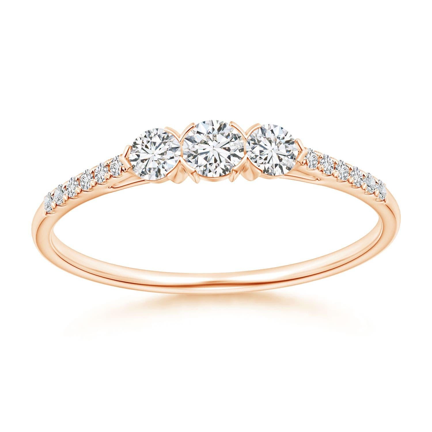 Angara Natural Prong-Set Diamant drei Stein Verlobungsring in 14K Solid Gold im Angebot 1