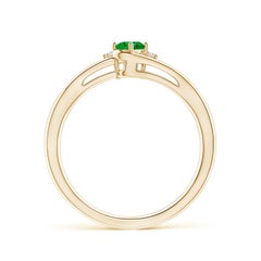 Anello con gambo diviso, con smeraldo e diamanti incastonati a griffe, in oro massiccio 14K