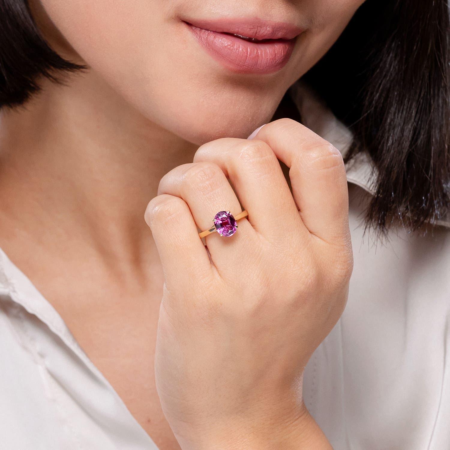 Angara natürlichen Prong-Set Oval 3ct rosa Saphir Solitär-Ring in 14K massivem Gold im Angebot 1