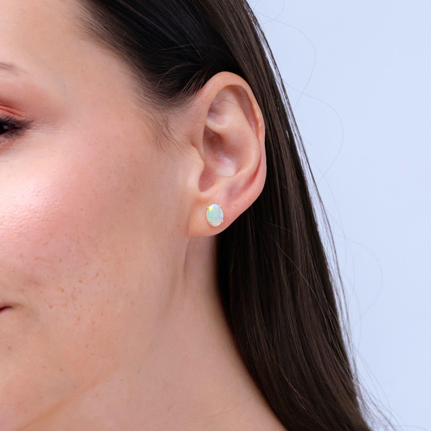Moderne Angara - Boucles d'oreilles en or 14 carats - Solitaire ovale de 1,6 ct - Opale Naturelle en vente