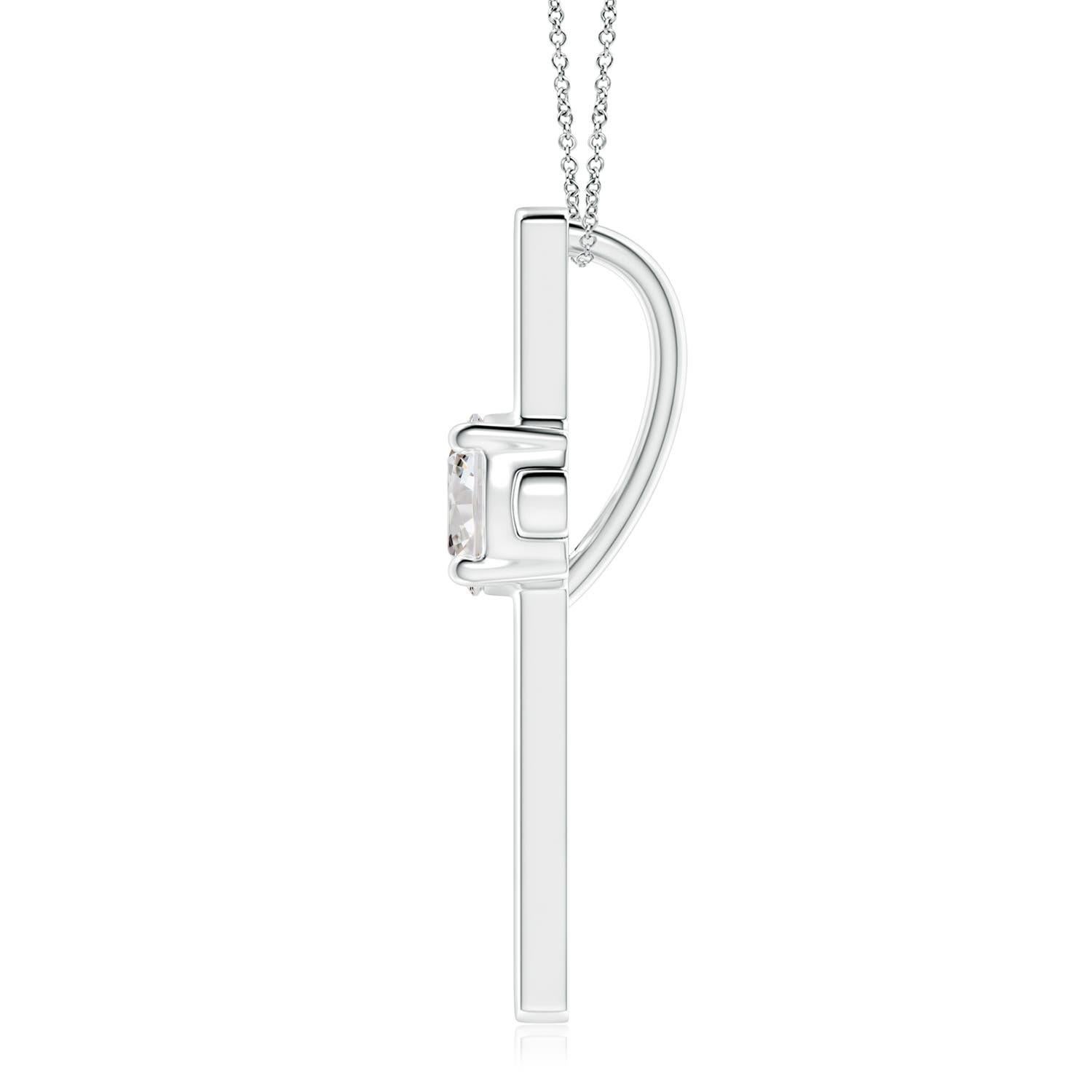 Le centre de la croix est serti d'un diamant rond, d'une brillance à couper le souffle. Ce pendentif en platine lustré est une expression intemporelle de votre foi et de votre engagement.
Le diamant est la pierre de naissance du mois d'avril et le