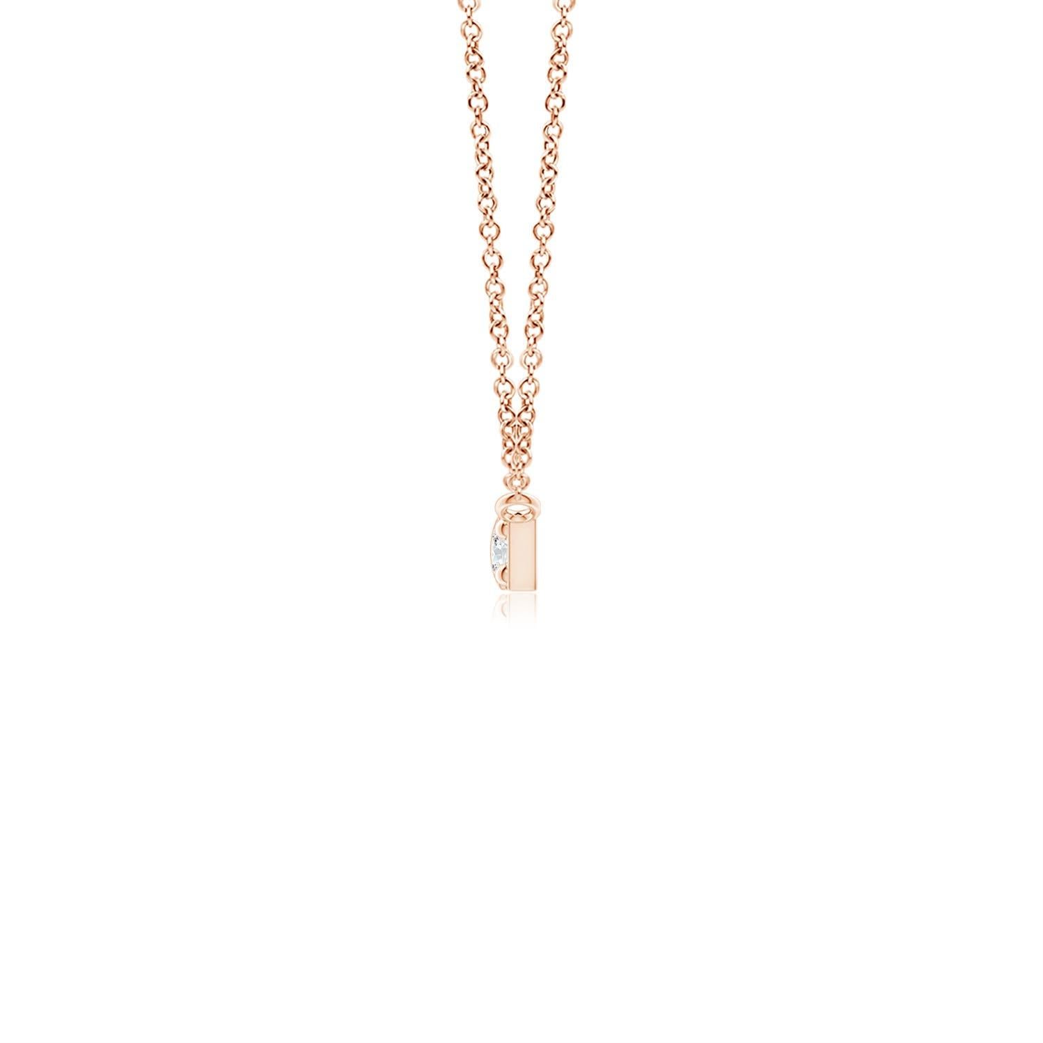 Este collar en forma de barra está elaborado en oro rosa de 14 quilates y tiene un diseño sencillo y minimalista. La barra de alto brillo está suspendida horizontalmente de la cadena y adornada con diamantes redondos brillantes engastados en