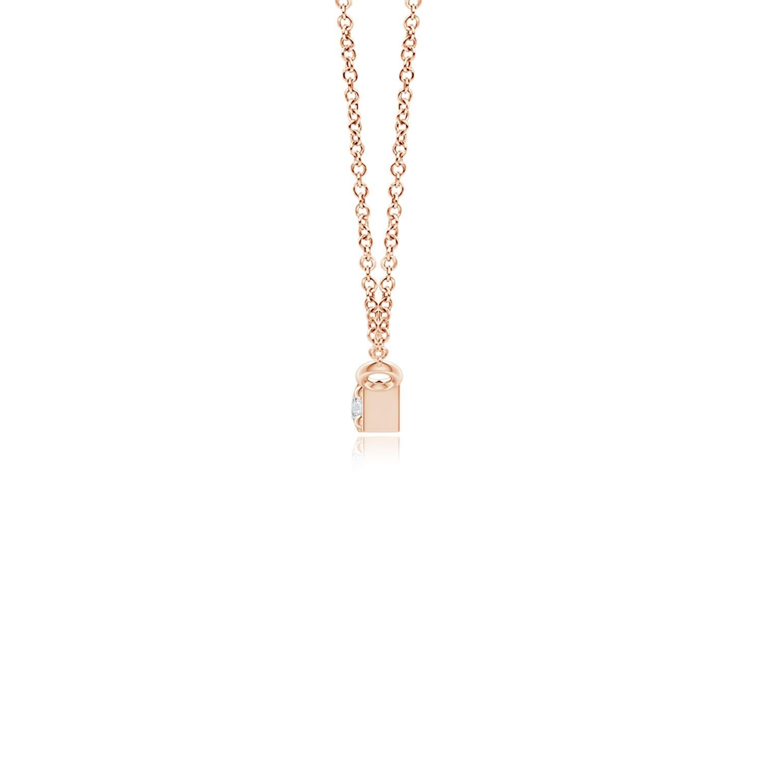 Questa collana a barretta, realizzata in oro rosa 14k, ha un design semplice e minimale. La barra lucida è sospesa orizzontalmente dalla catena e ornata da diamanti rotondi brillanti incastonati.
Il diamante è la pietra natale di aprile e il regalo
