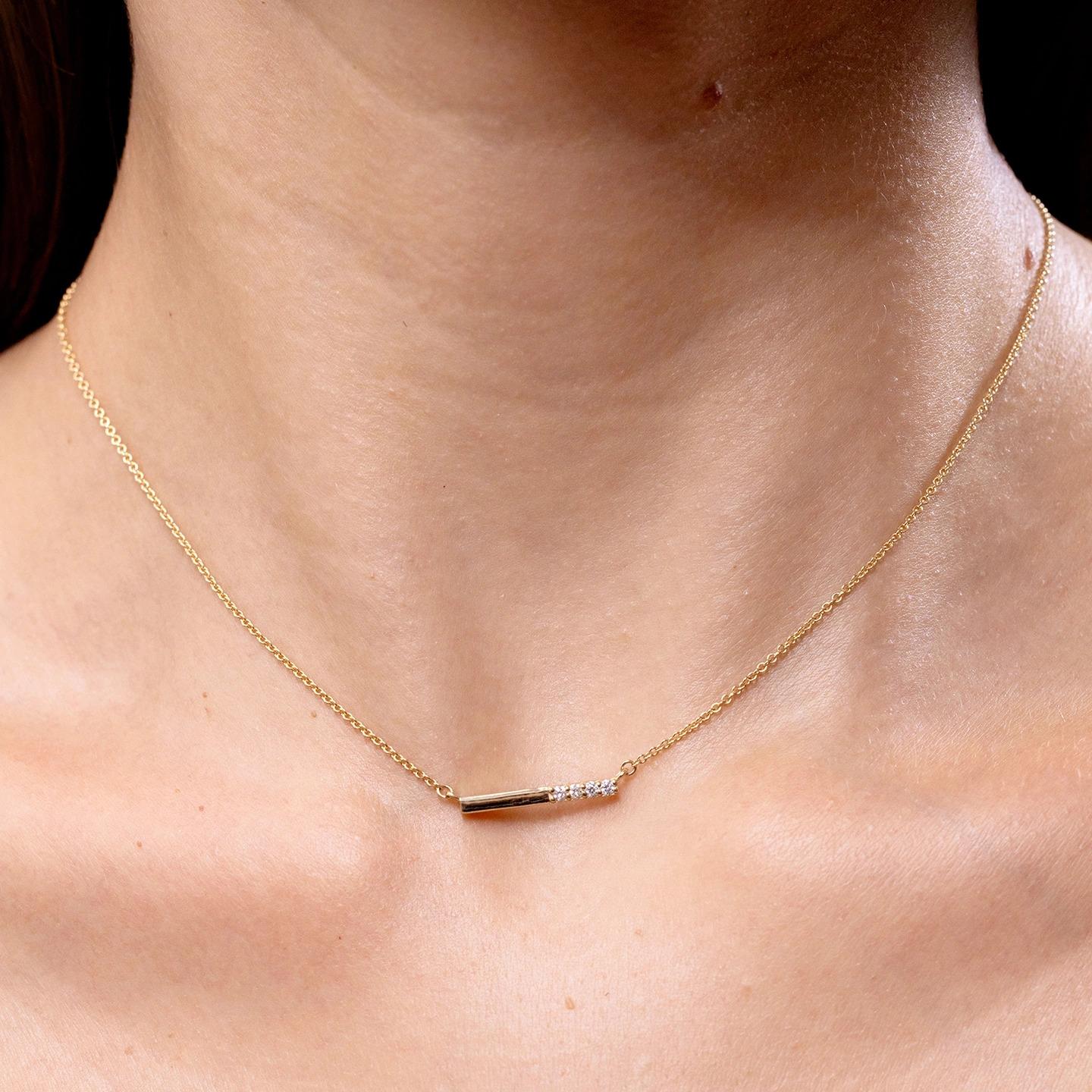 Angara Natural Prong-Set Runde Diamant Bar Halskette in 14K Rose Gold für Frauen (Moderne) im Angebot