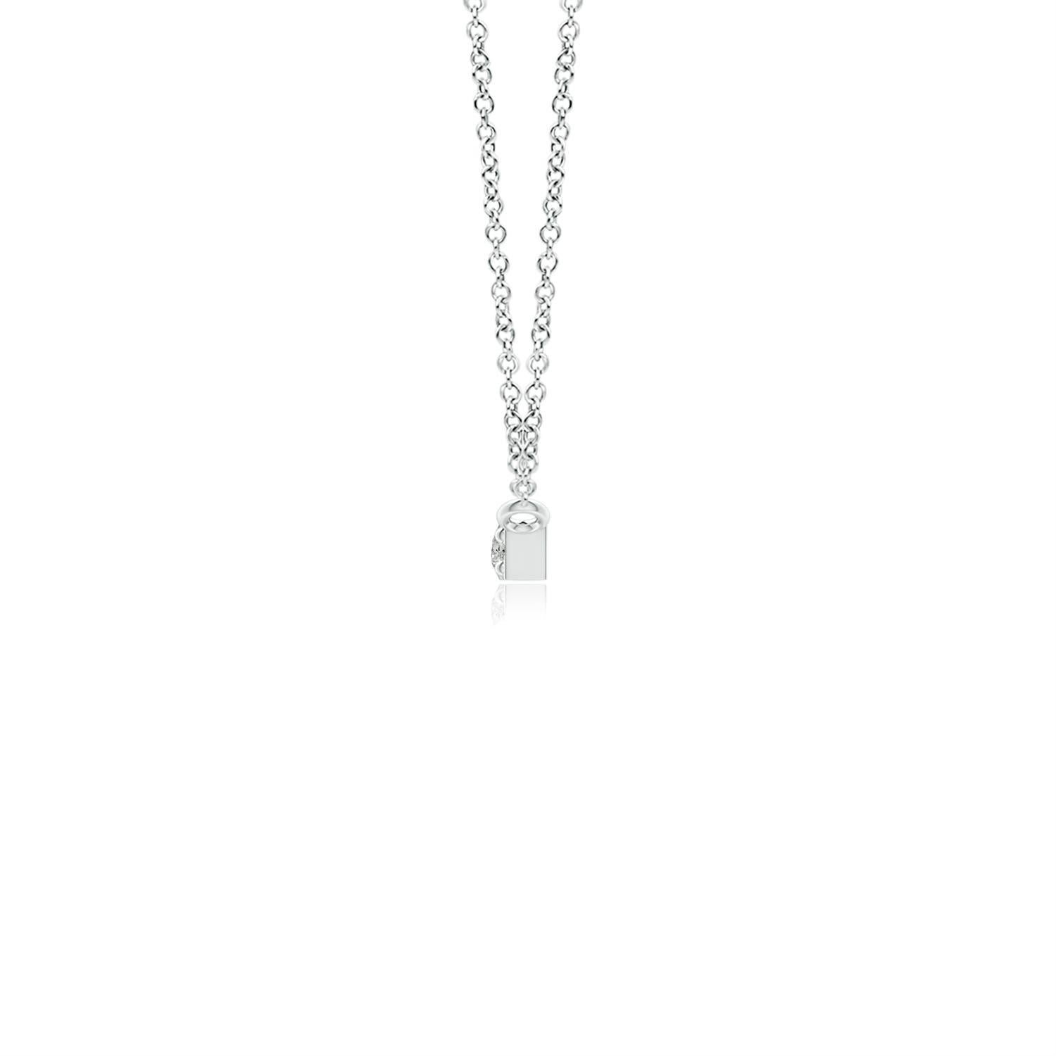 Questa collana a barretta, realizzata in oro bianco 14k, ha un design semplice e minimale. La barra lucidissima è sospesa orizzontalmente dalla catena e ornata da diamanti rotondi brillanti incastonati.
Il diamante è la pietra natale di aprile e il