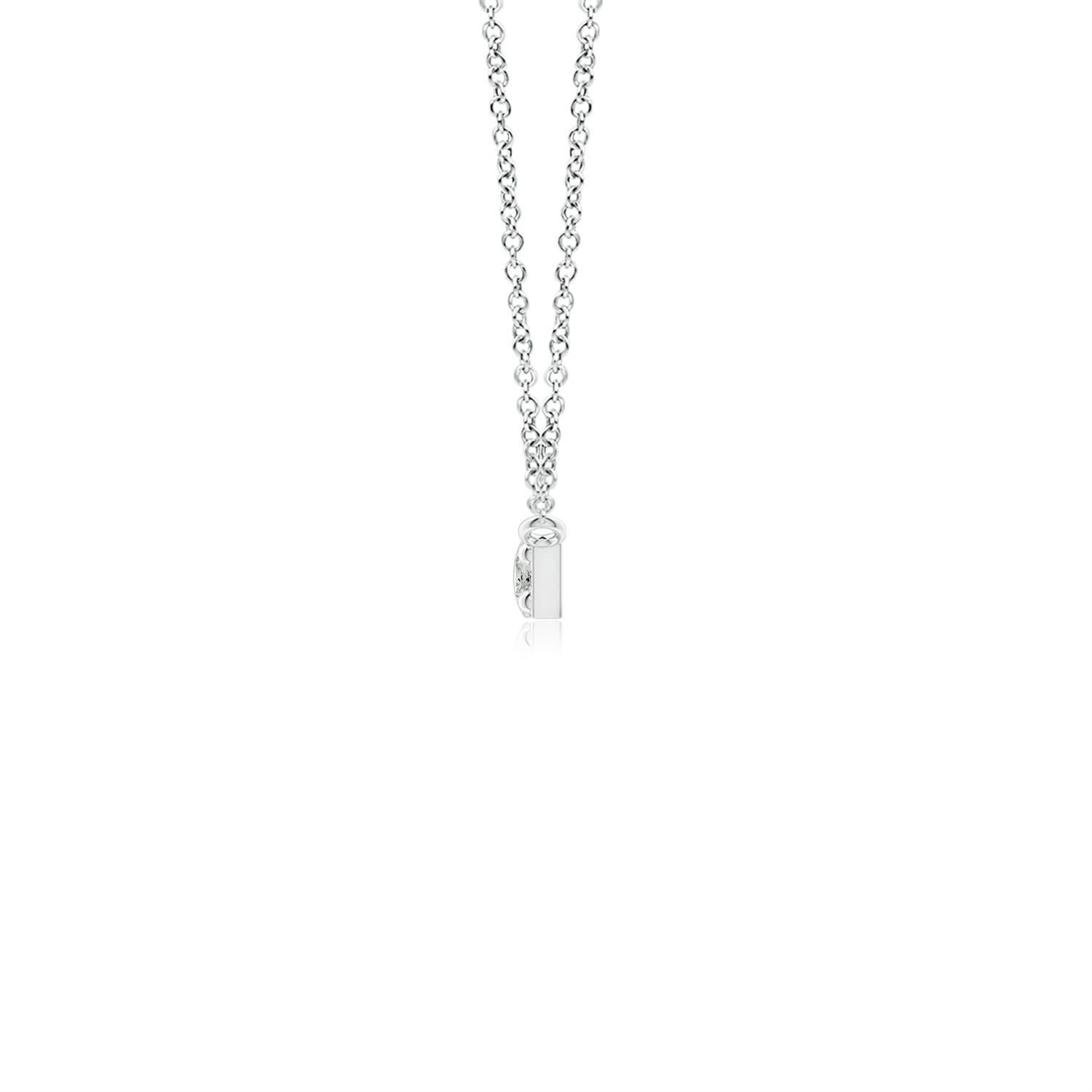 Questa collana a barretta, realizzata in oro bianco 14k, ha un design semplice e minimale. La barra lucidissima è sospesa orizzontalmente dalla catena e ornata da diamanti rotondi brillanti incastonati.
Il diamante è la pietra natale di aprile e il