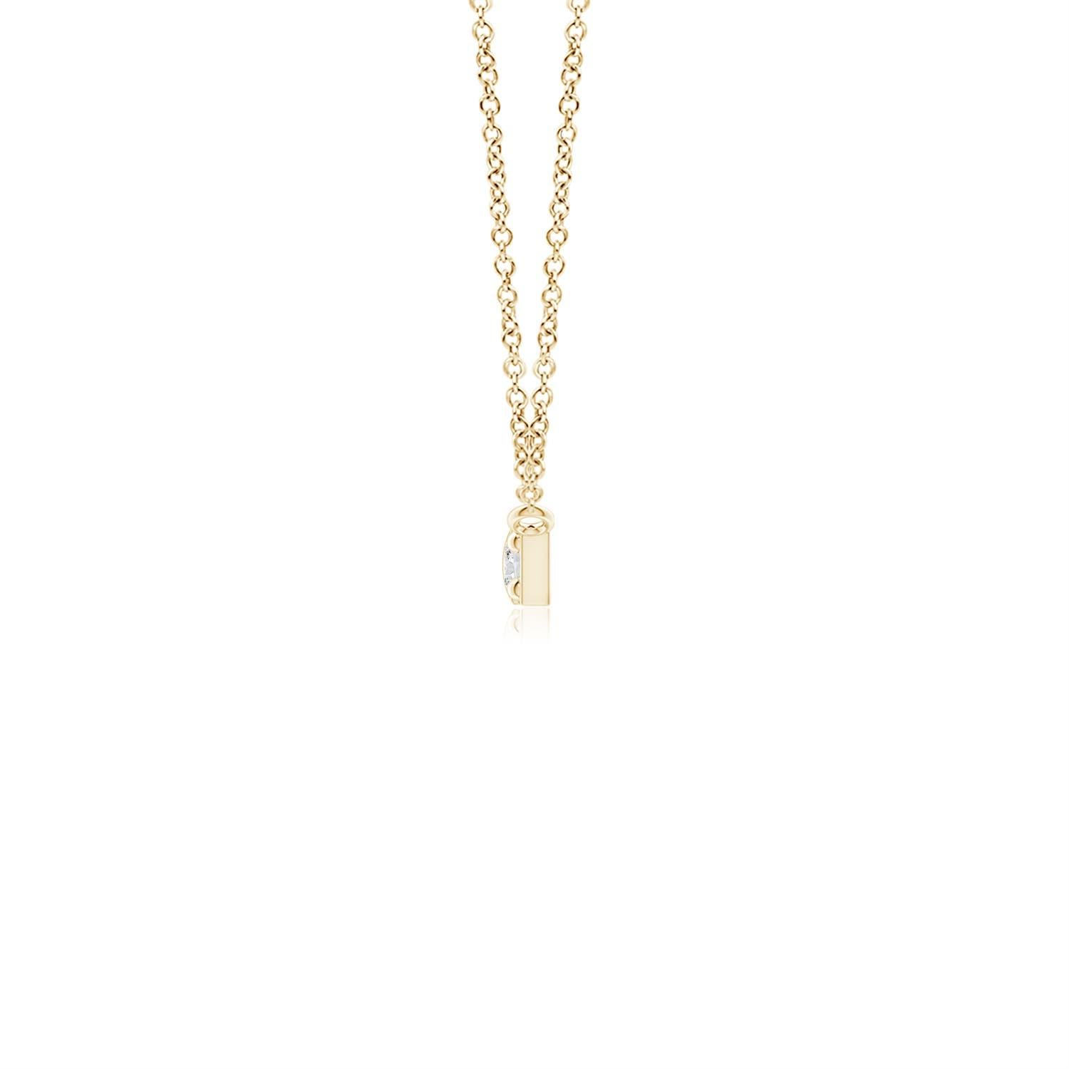 Questa collana a barretta, realizzata in oro giallo 14k, ha un design semplice e minimale. La barra lucidissima è sospesa orizzontalmente dalla catena e ornata da diamanti rotondi brillanti incastonati.
Il diamante è la pietra natale di aprile e il