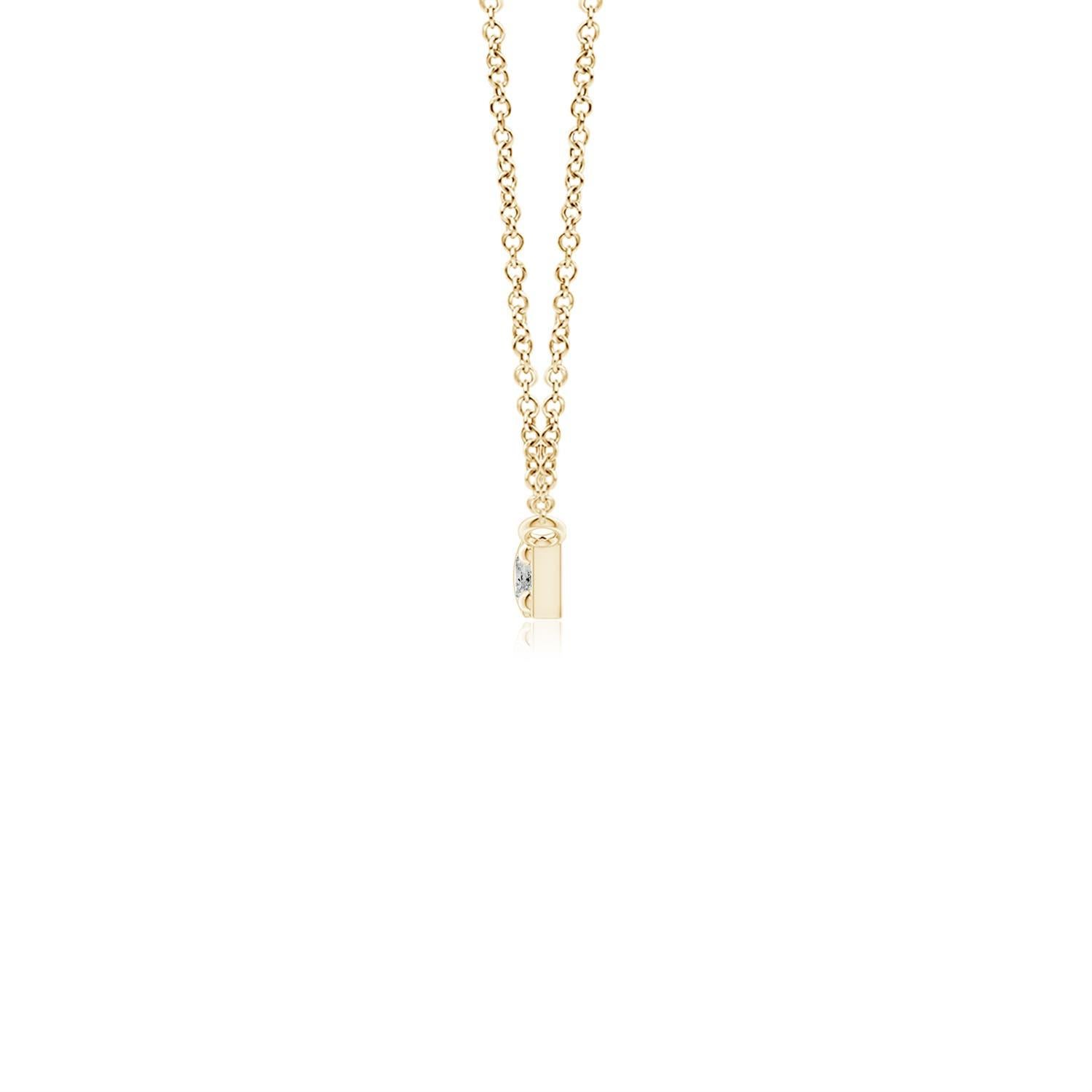 Questa collana a barretta in oro giallo 14k ha un design semplice e minimale. La barra lucidissima è sospesa orizzontalmente dalla catena e ornata da diamanti rotondi brillanti incastonati.
Il diamante è la pietra natale di aprile e il regalo