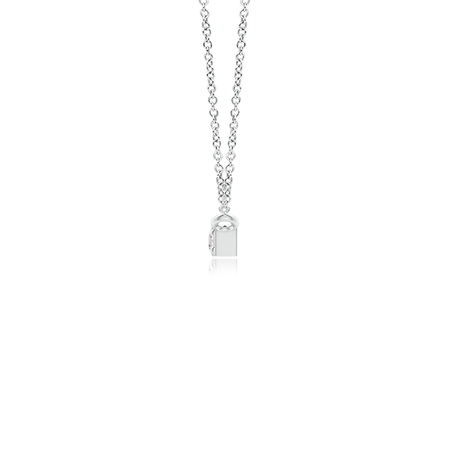 Questa collana a barretta in platino ha un design semplice e minimale. La barra lucidissima è sospesa orizzontalmente dalla catena e ornata da diamanti rotondi brillanti incastonati.
Il diamante è la pietra natale di aprile e il regalo tradizionale