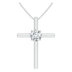 Colgante en forma de cruz con diamante redondo solitario y engastado en oro blanco de 14 quilates