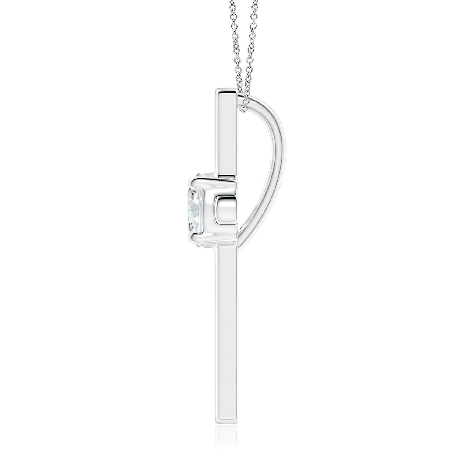 Le centre de la croix est serti d'un diamant rond, d'une brillance à couper le souffle. Ce pendentif en platine lustré est une expression intemporelle de votre foi et de votre engagement.
Le diamant est la pierre de naissance du mois d'avril et le