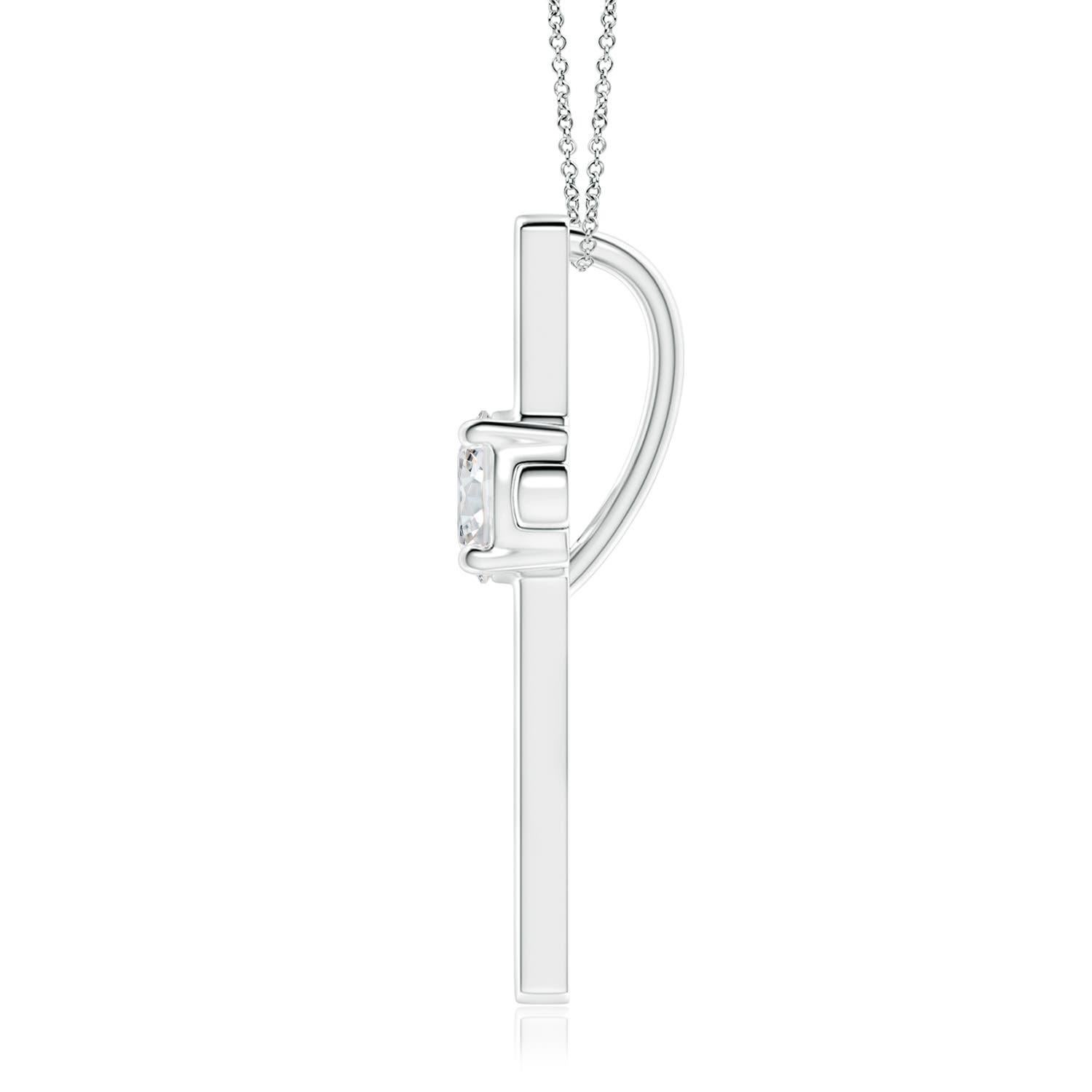 Le centre de la croix est serti d'un diamant rond, d'une brillance à couper le souffle. Ce pendentif en platine lustré est une expression intemporelle de votre foi et de votre engagement.
Le diamant est la pierre de naissance du mois d'avril et le