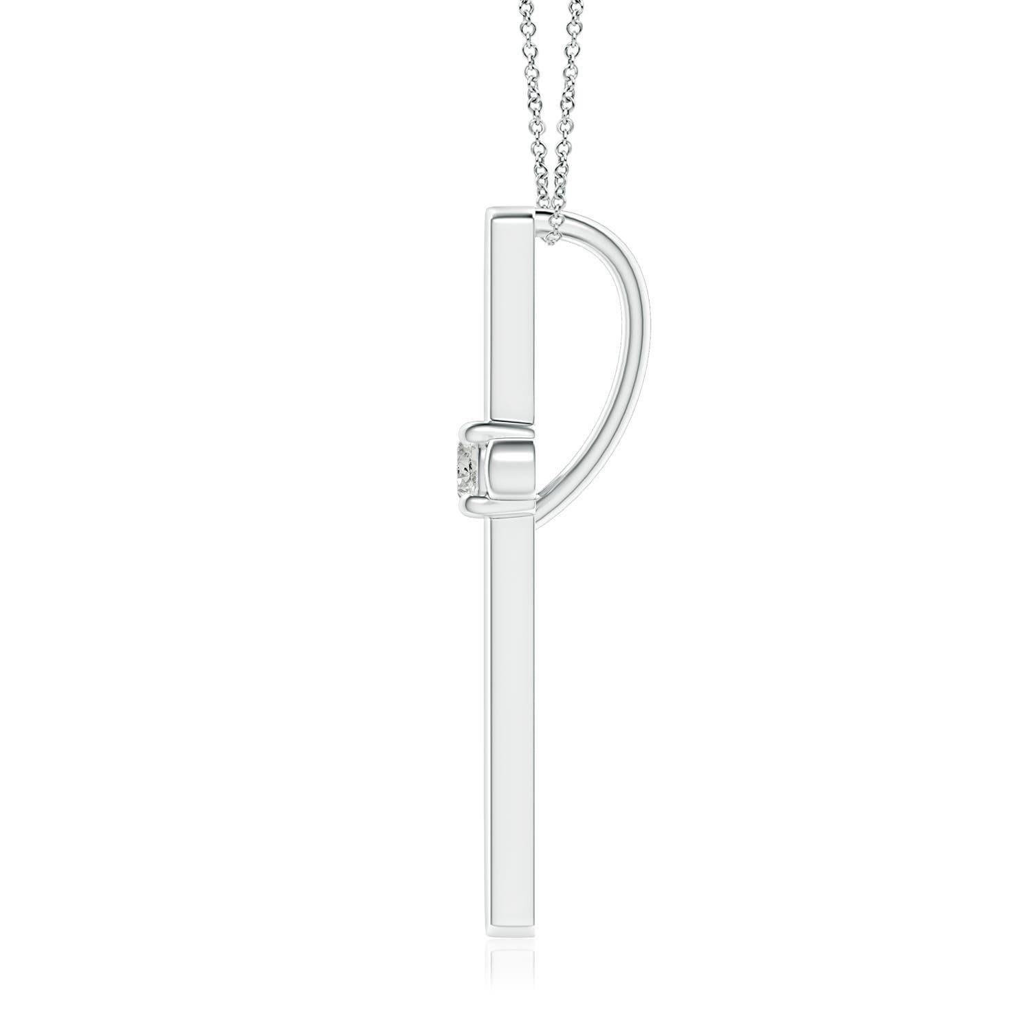 Le centre de la croix est serti d'un diamant rond, d'une brillance à couper le souffle. Ce pendentif en platine lustré est une expression intemporelle de votre foi et de votre engagement.
Le diamant est la pierre de naissance du mois d'avril et le