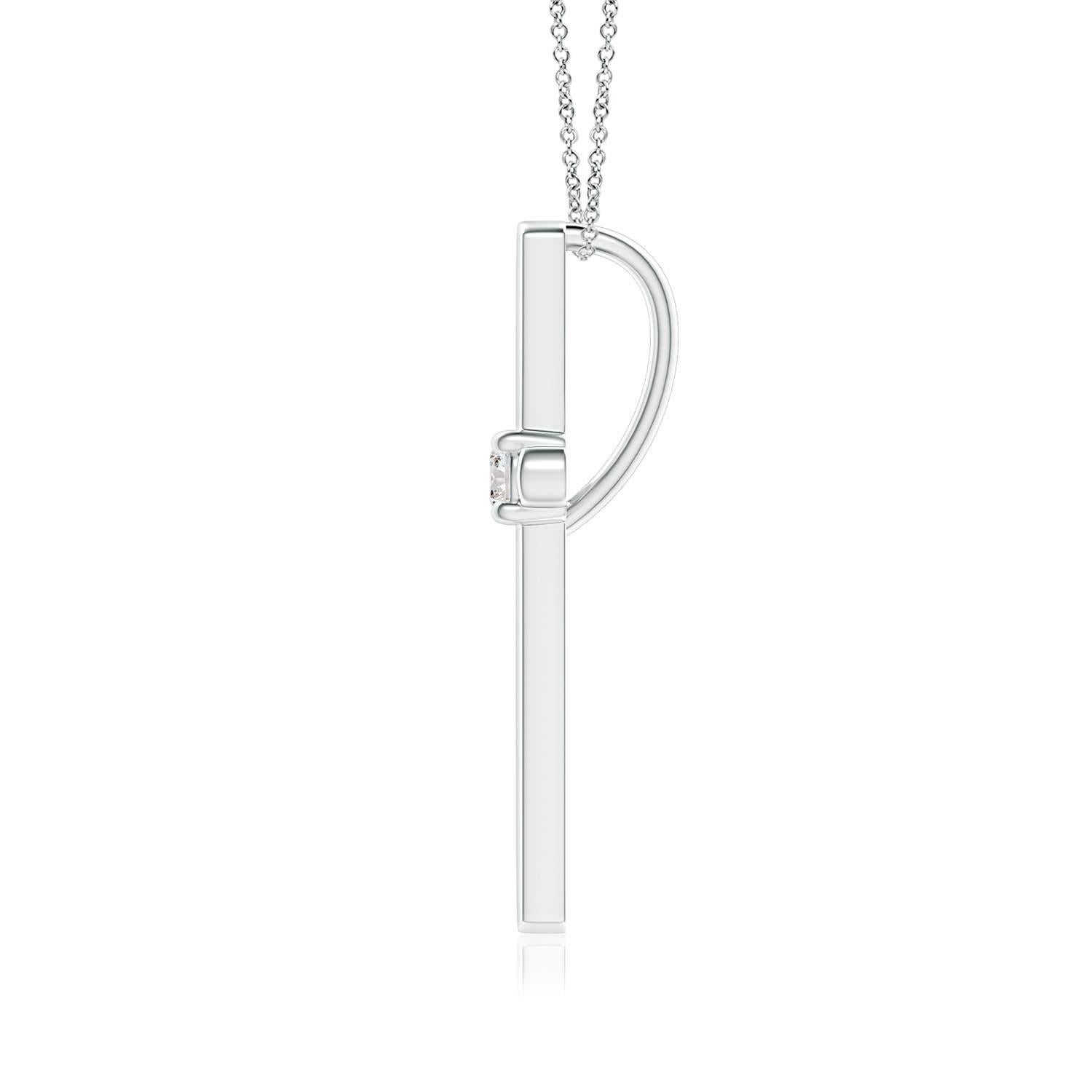 Le centre de la croix est serti d'un diamant rond, d'une brillance à couper le souffle. Ce pendentif en platine lustré est une expression intemporelle de votre foi et de votre engagement.
Le diamant est la pierre de naissance du mois d'avril et le