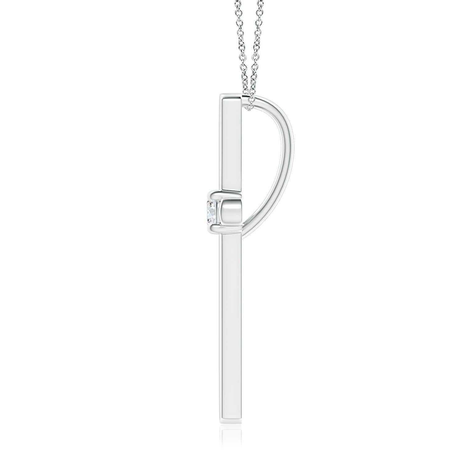 Le centre de la croix est serti d'un diamant rond, d'une brillance à couper le souffle. Ce pendentif en platine lustré est une expression intemporelle de votre foi et de votre engagement.
Le diamant est la pierre de naissance du mois d'avril et le