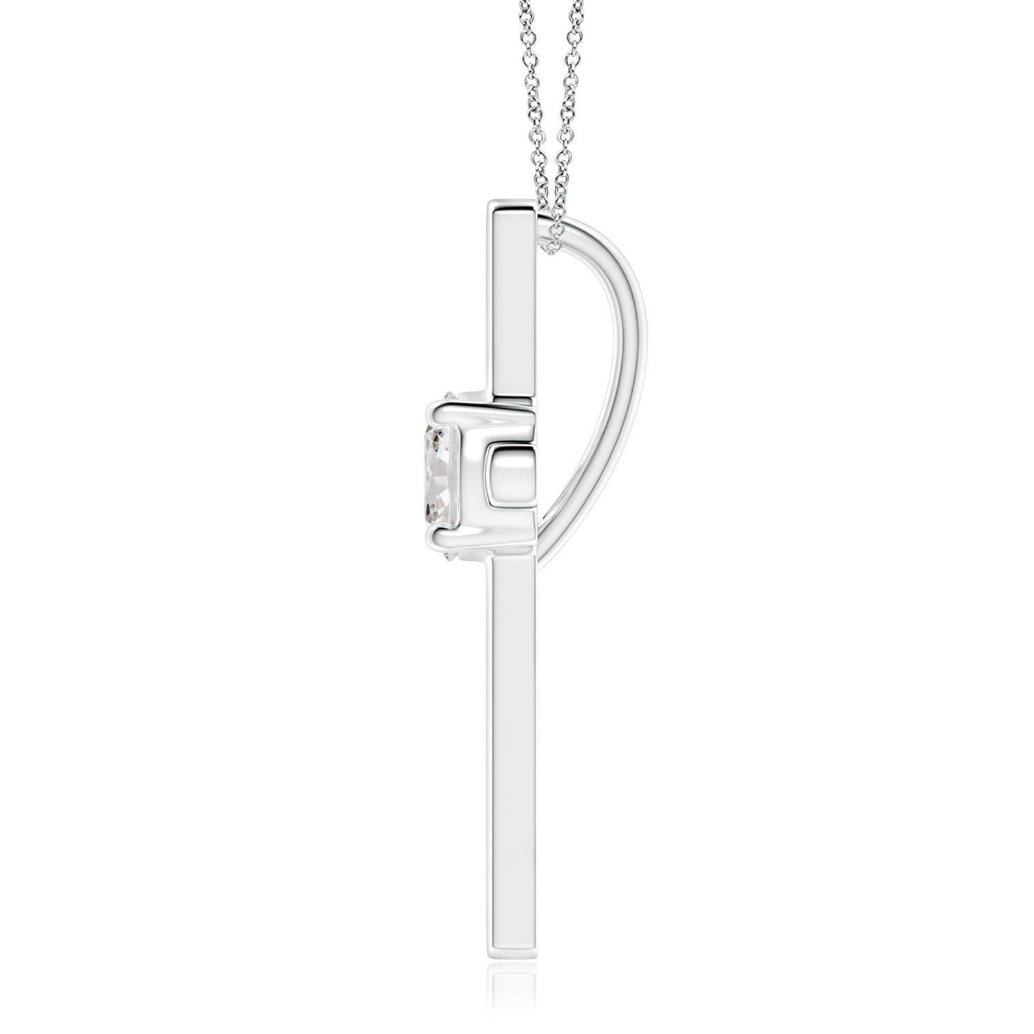Le centre de la croix est serti d'un diamant rond, d'une brillance à couper le souffle. Ce pendentif en platine lustré est une expression intemporelle de votre foi et de votre engagement.
Le diamant est la pierre de naissance du mois d'avril et le