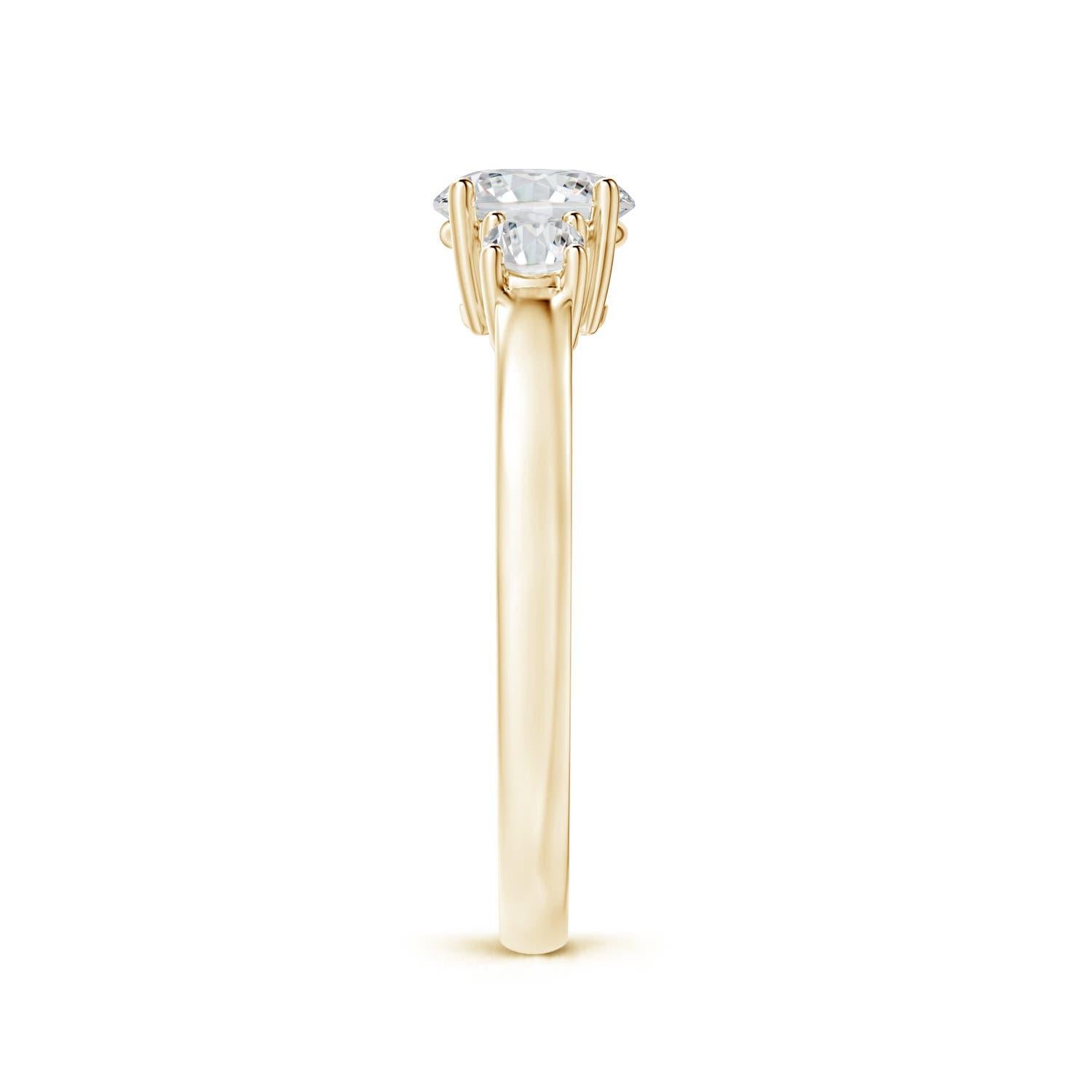 Angara Natürlicher Verlobungsring mit drei Steinen und rundem Diamant in 14K Gold (Rundschliff) im Angebot