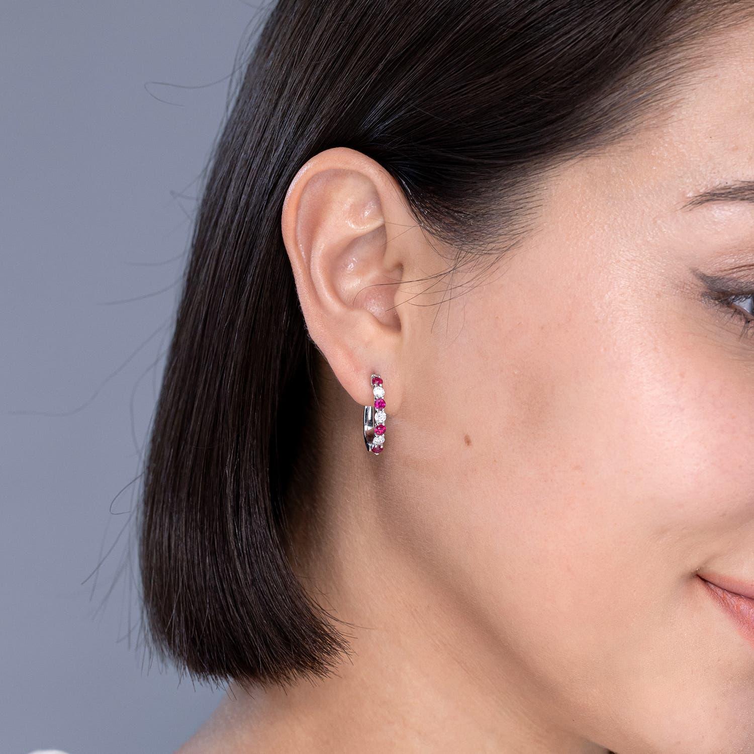 Moderno Angara, orecchini a cerchio con rubino e diamanti incastonati, in oro massiccio 14 carati in vendita