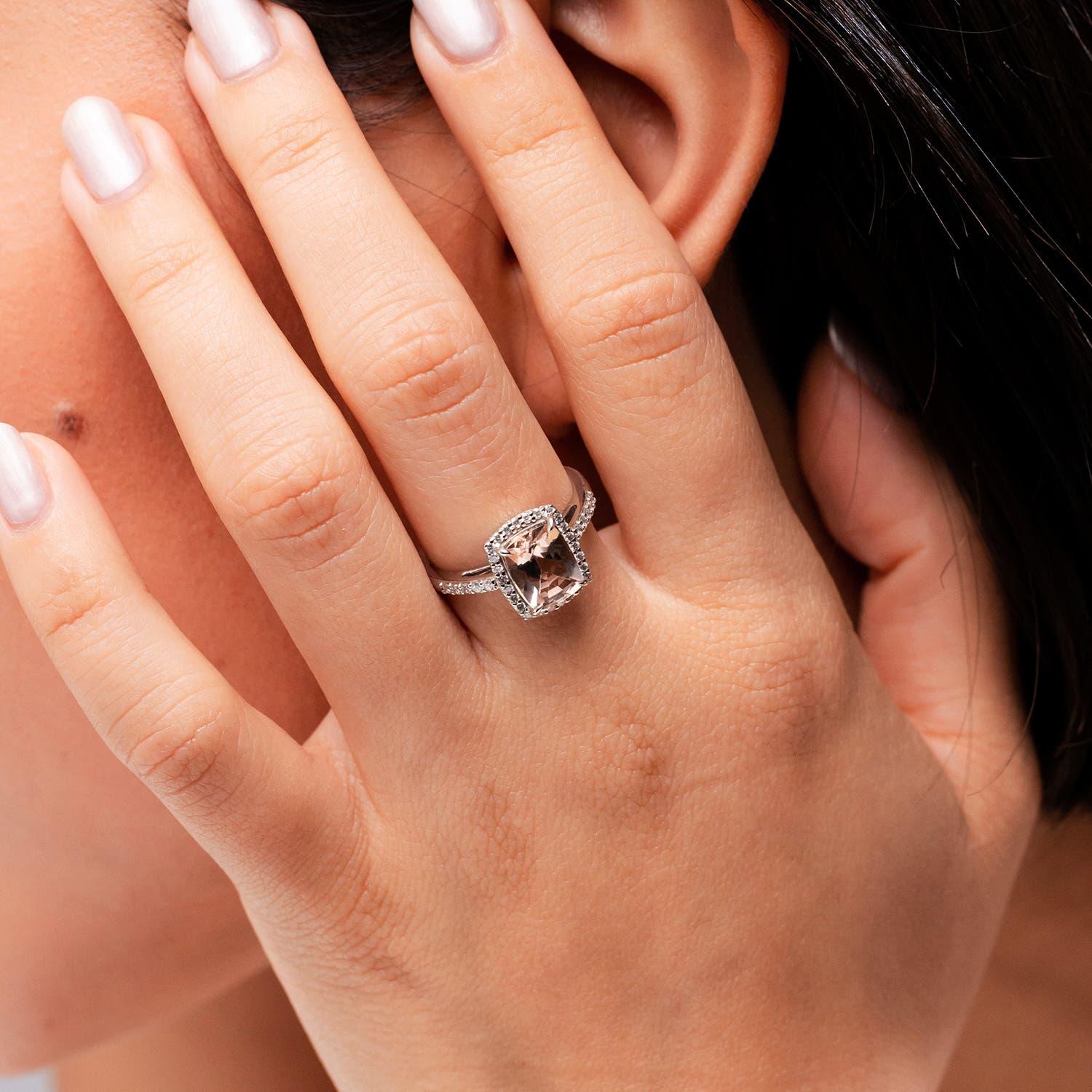 Angara natürlichen rechteckigen Kissen 1,8 ct Morganit Verlobungsring in 14K Gold (Moderne) im Angebot