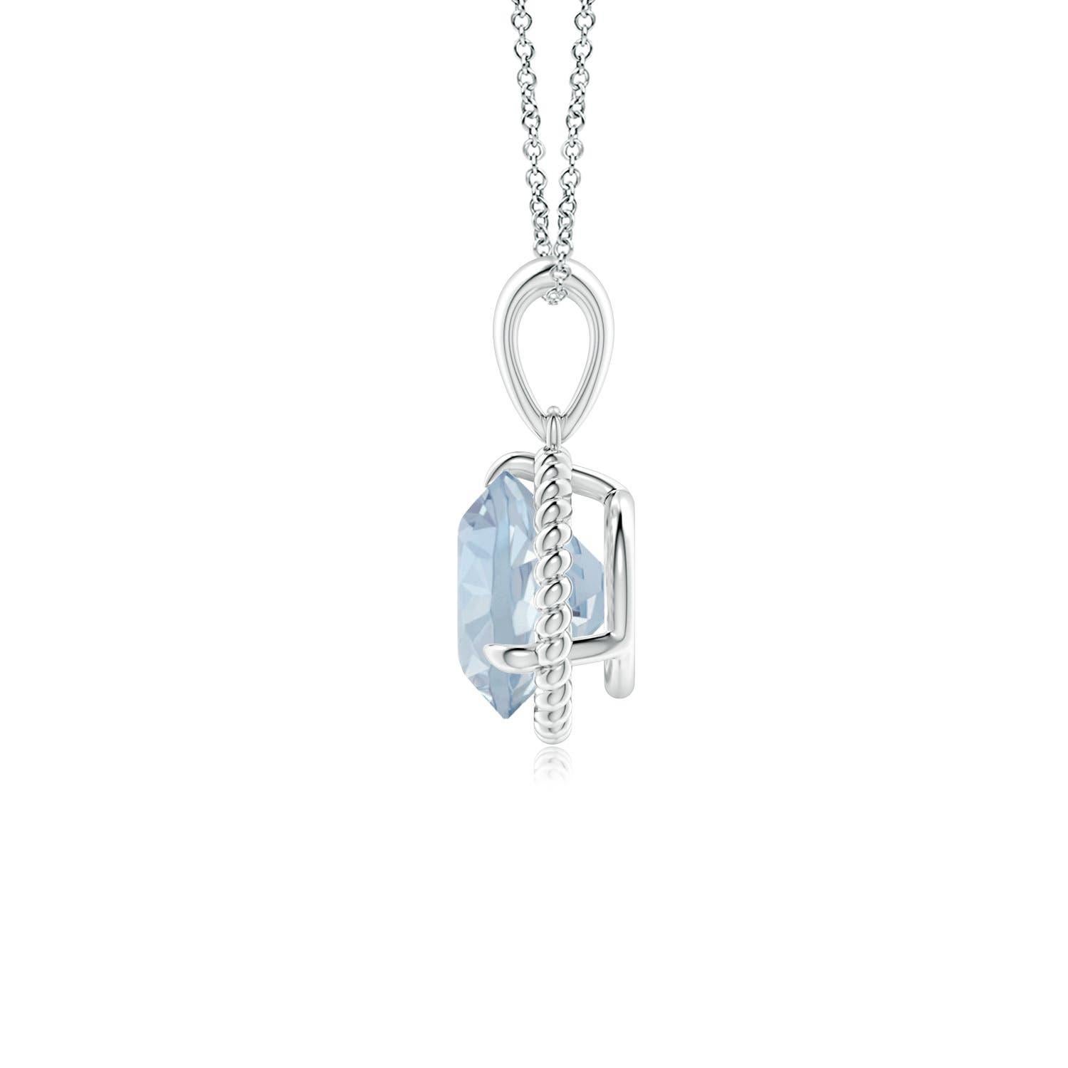 Dieser Aquamarin-Solitär-Anhänger aus Platin strahlt Schlichtheit mit einem Hauch von Eleganz aus. Der runde, mit Zacken besetzte Aquamarin ist von einem gedrehten Seilrahmen umgeben, der dem Design einen Hauch von Einzigartigkeit verleiht.
Der