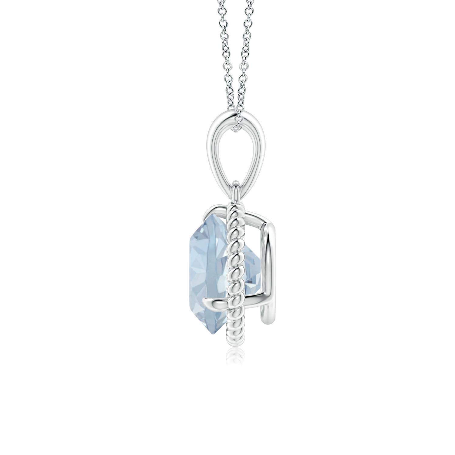 Dieser Aquamarin-Solitär-Anhänger aus Platin strahlt Schlichtheit mit einem Hauch von Eleganz aus. Der runde, mit Zacken besetzte Aquamarin ist von einem gedrehten Seilrahmen umgeben, der dem Design einen Hauch von Einzigartigkeit verleiht.
Der