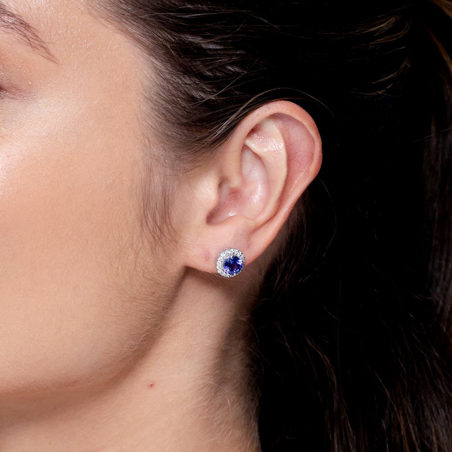 Moderne Angara Natural Round 1.8ct Tanzanite Halo Stud Ears in 14K Gold for Women (Boucles d'oreilles halo en or 14 carats pour femmes) en vente