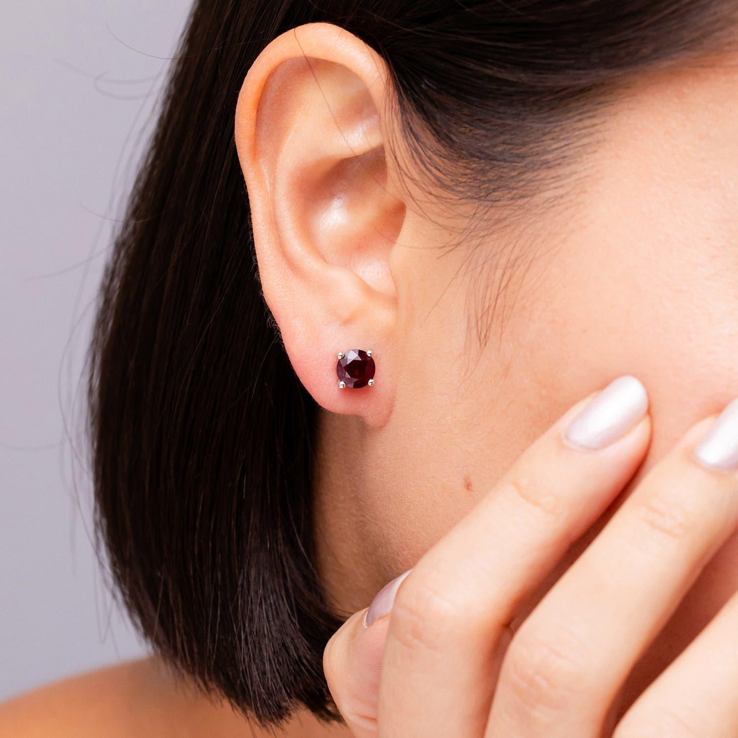 Taglio rotondo Angara Natural Round 2 ct Ruby Stud Earrings in 14K Solid Gold for Women in vendita