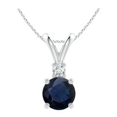 Angara Natürliche Runde 2,2 ct Blauer Saphir Solitär Anhänger in 14K Weißgold
