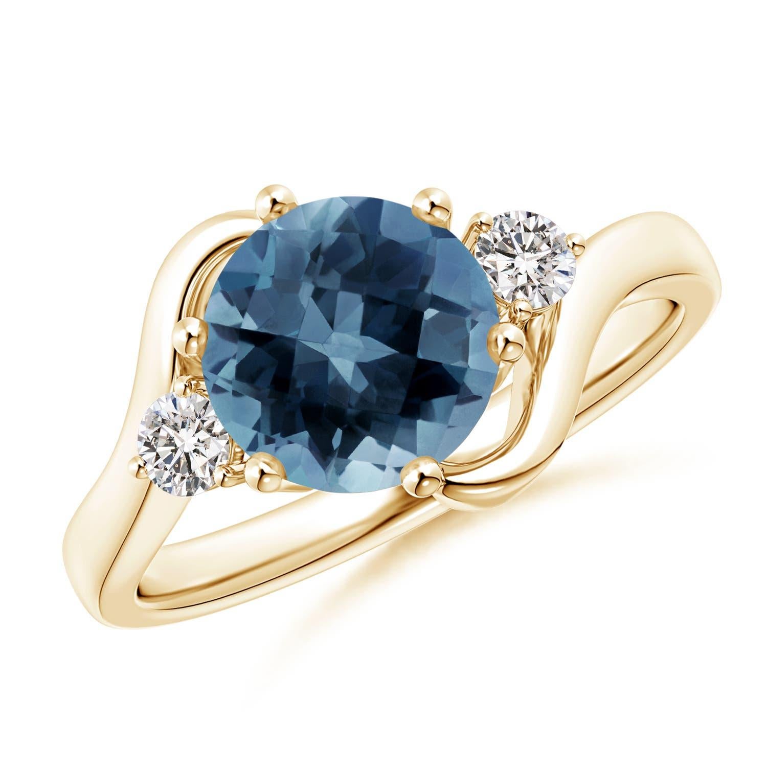 Angara natürlichen runden 2,25ct London Blue Topaz drei Stein Ring in 14K Solid Gold Damen im Angebot