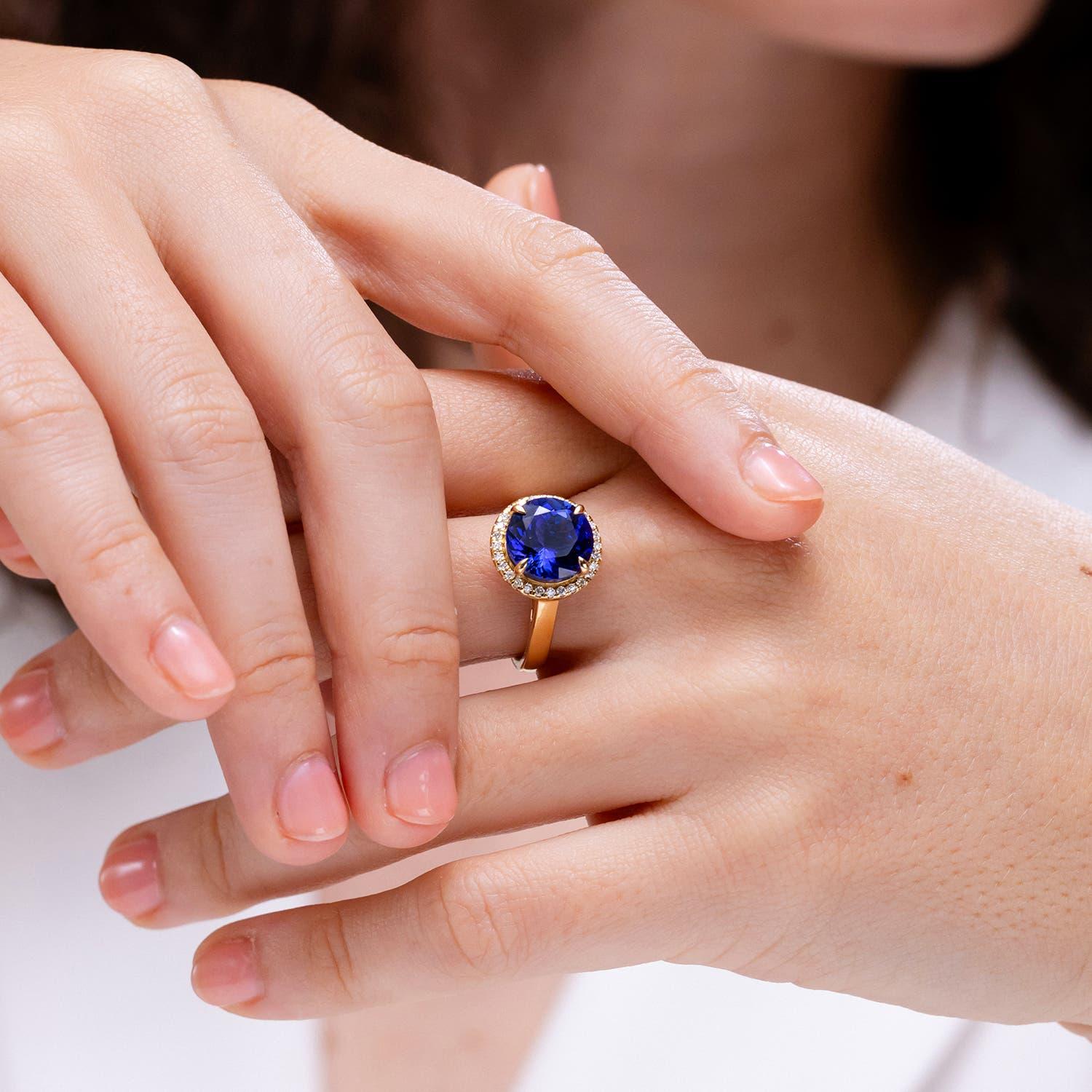 Taille ronde Bague Angara en or massif 14 carats, Tanzanite ronde naturelle de 3,5 ct avec halo de diamants en vente