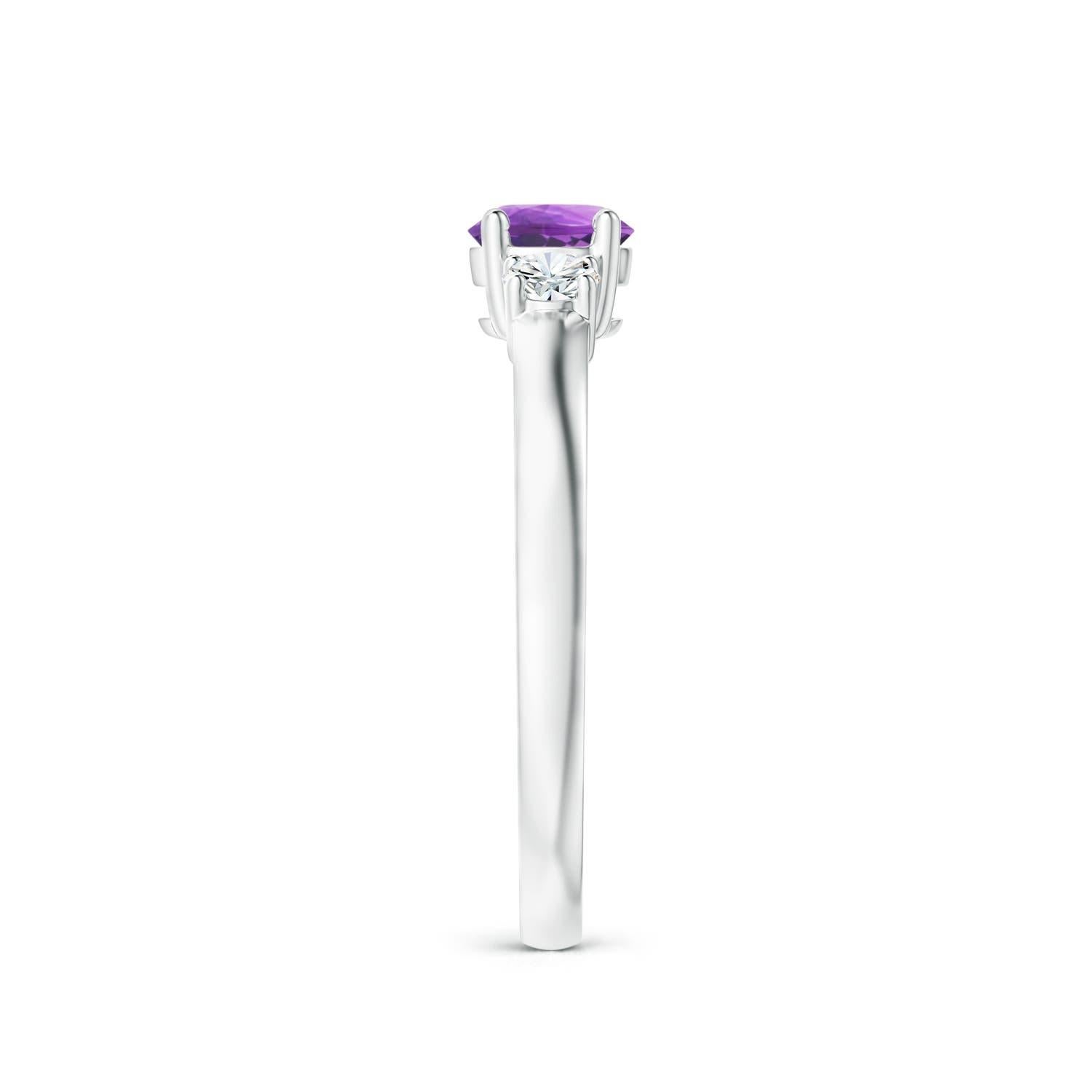 Angara natürlichen runden Amethyst drei Stein Verlobungsring in 14K massivem Gold (Rundschliff) im Angebot