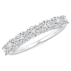 Angara Natürliche Runde Diamant Eternity Ring in Prong Fassung in 14K massivem Gold