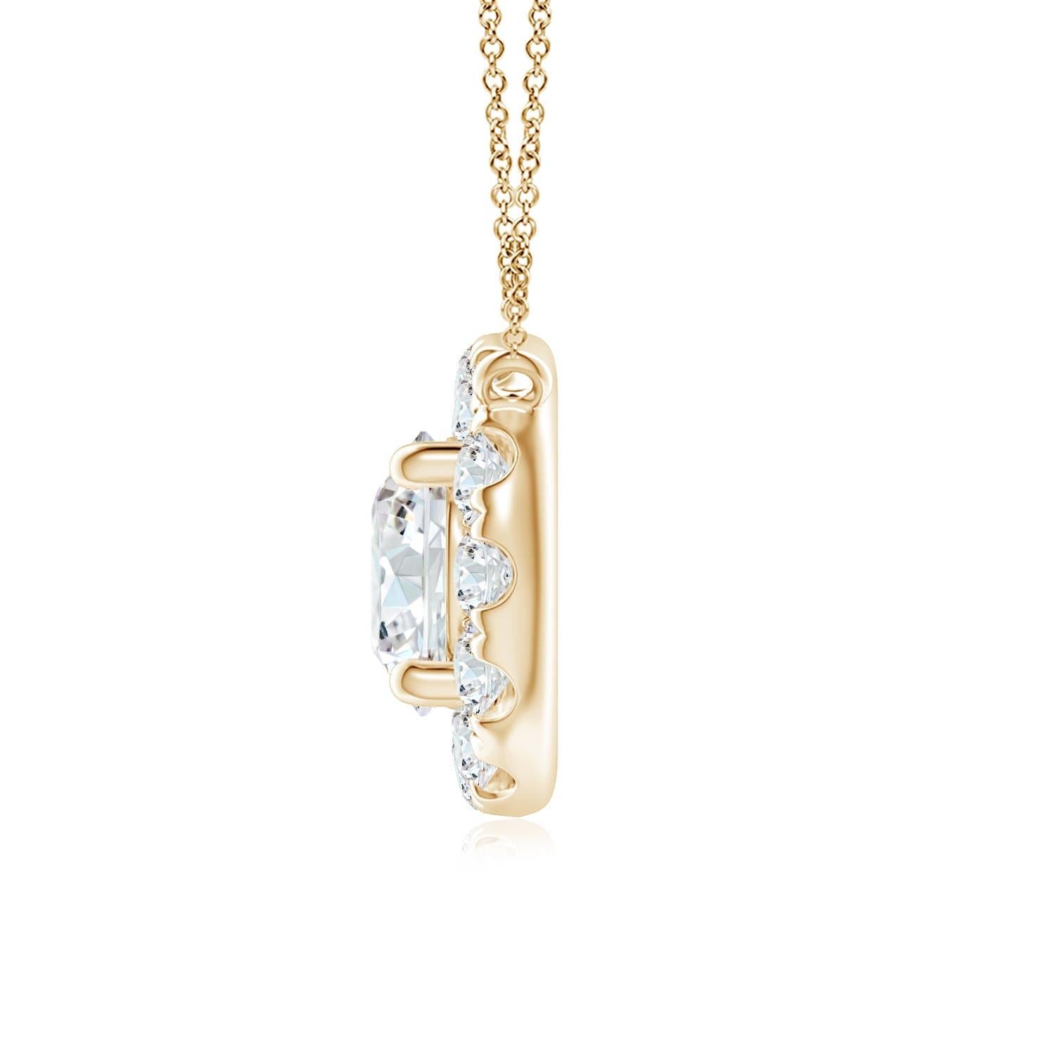 With a round diamond at the core and a halo encircling it, this diamond pendant necklace is a glittering marvel. It gives off the illusion of a sparkling star and looks extravagantly elegant. A 14K yellow gold halo pendant necklace finished with