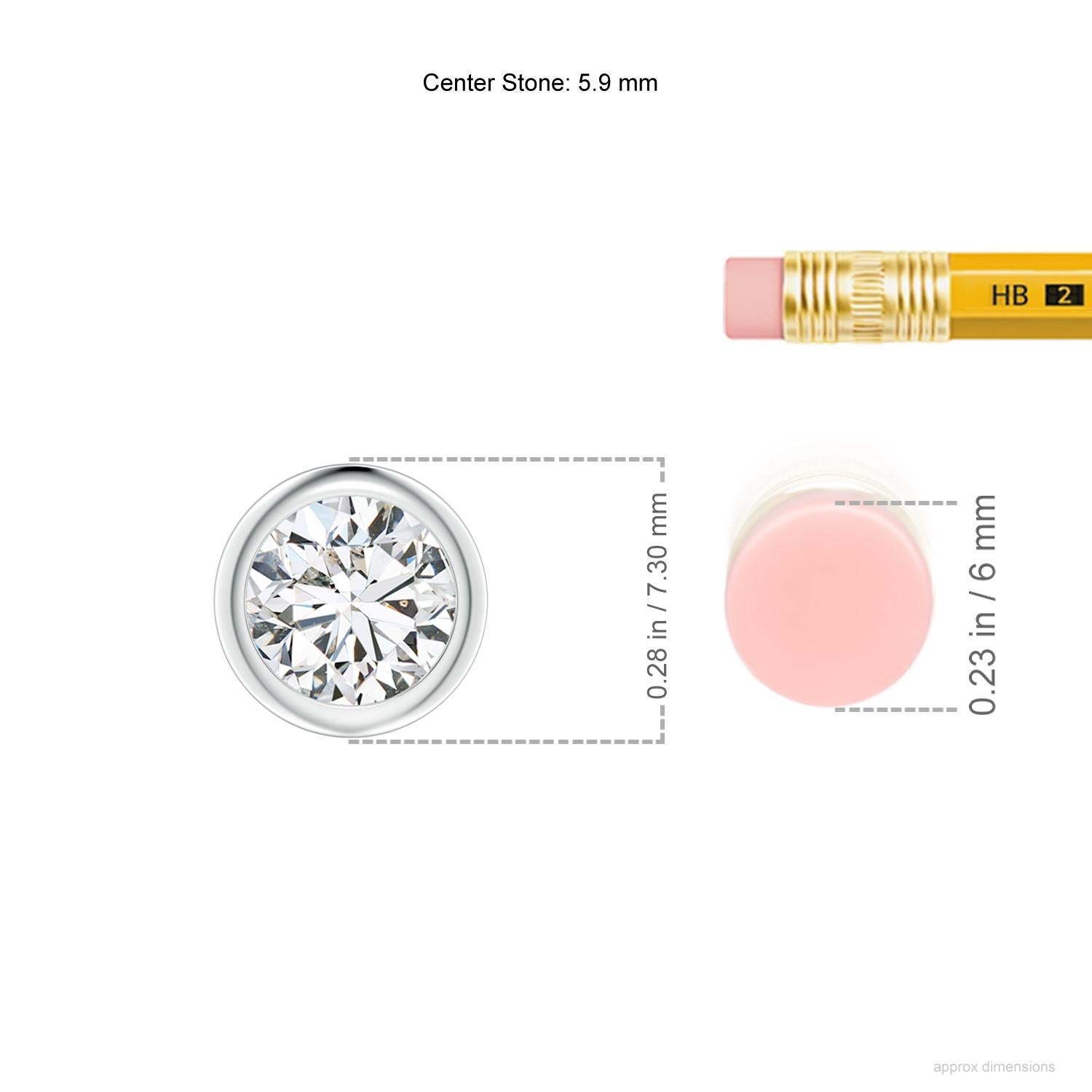 Lo splendido design di questo classico ciondolo con diamante solitario fa sembrare che la pietra centrale fluttui sulla catena. Il diamante scintillante è fissato in un castone. Realizzato in oro bianco 14 carati, questo pendente con diamante