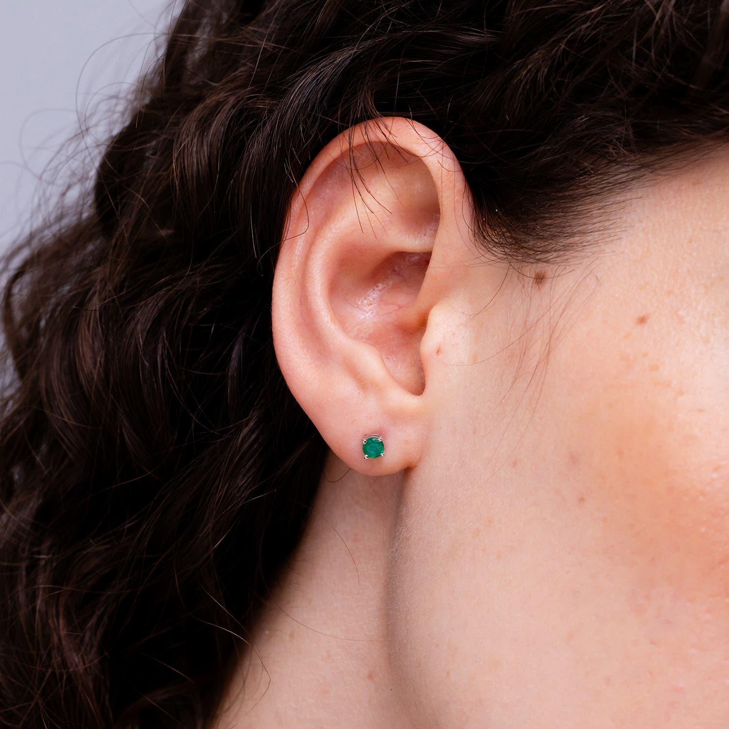 Moderne Angara - Boucles d'oreilles en or massif 14 carats pour femmes - Émeraude ronde naturelle en vente
