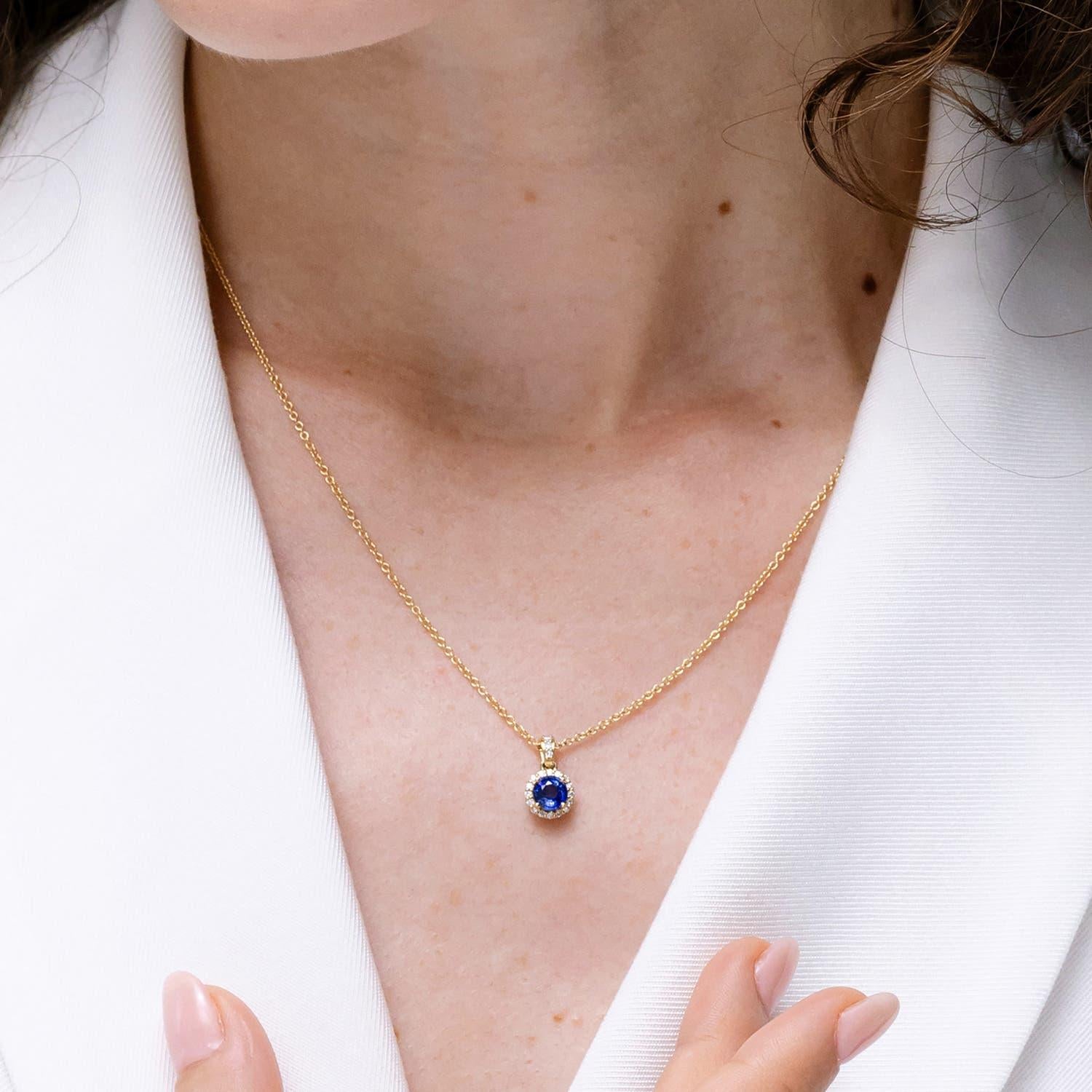 Angara natürlichen runden Saphir Anhänger mit Diamant Halo in 14K massivem Gold baumeln (Rundschliff) im Angebot