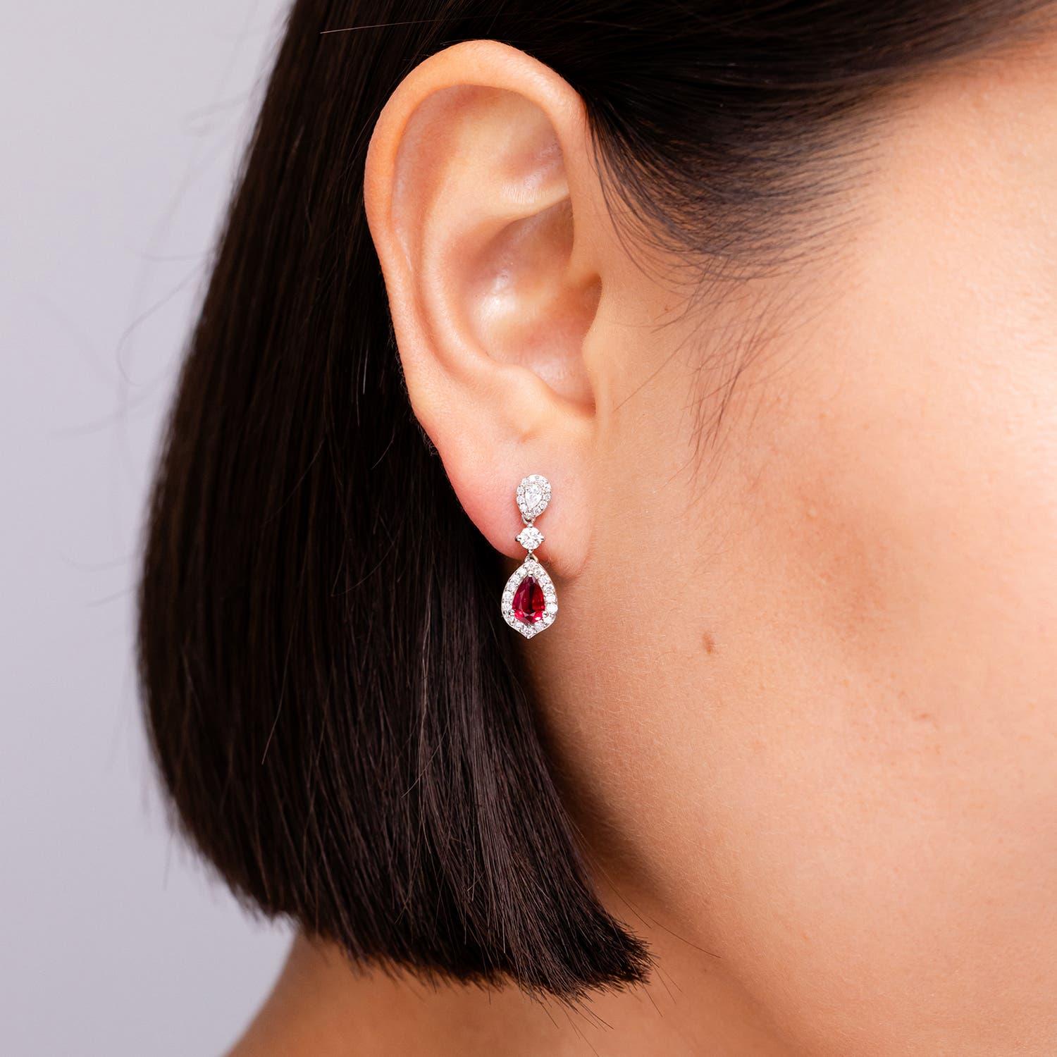 Taglio a goccia Orecchini a goccia con diamante e rubino naturale Angara in oro 14K per donna in vendita