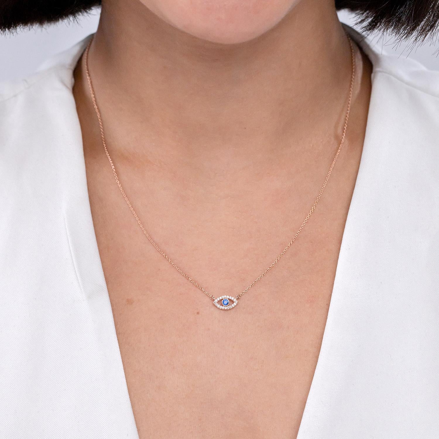 Taille ronde Pendentif Evil Eye en or rose 14 carats avec saphir naturel et diamants de 4,5 mm en vente