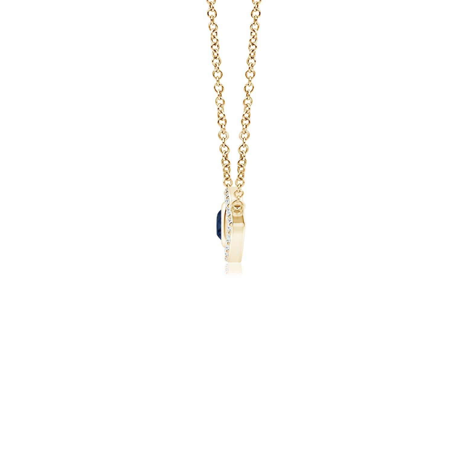 Suspendue gracieusement à une balle en métal brillant, une monture sertie de diamants est ornée d'un saphir rond serti au centre. Les diamants étincelants créent un contraste saisissant avec le saphir bleu profond. Réalisé en or jaune 14k, ce