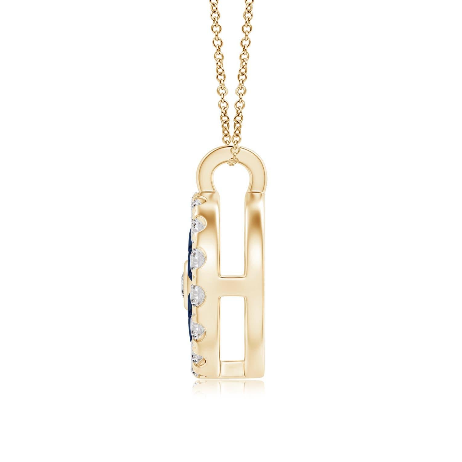 Des saphirs bleus d'une beauté fascinante sont disposés dans un motif floral au sein d'un halo scintillant de diamants. Le diamant rond au cœur du pendentif brille de mille feux et rehausse le charme de ce pendentif en or jaune 14 carats en forme de